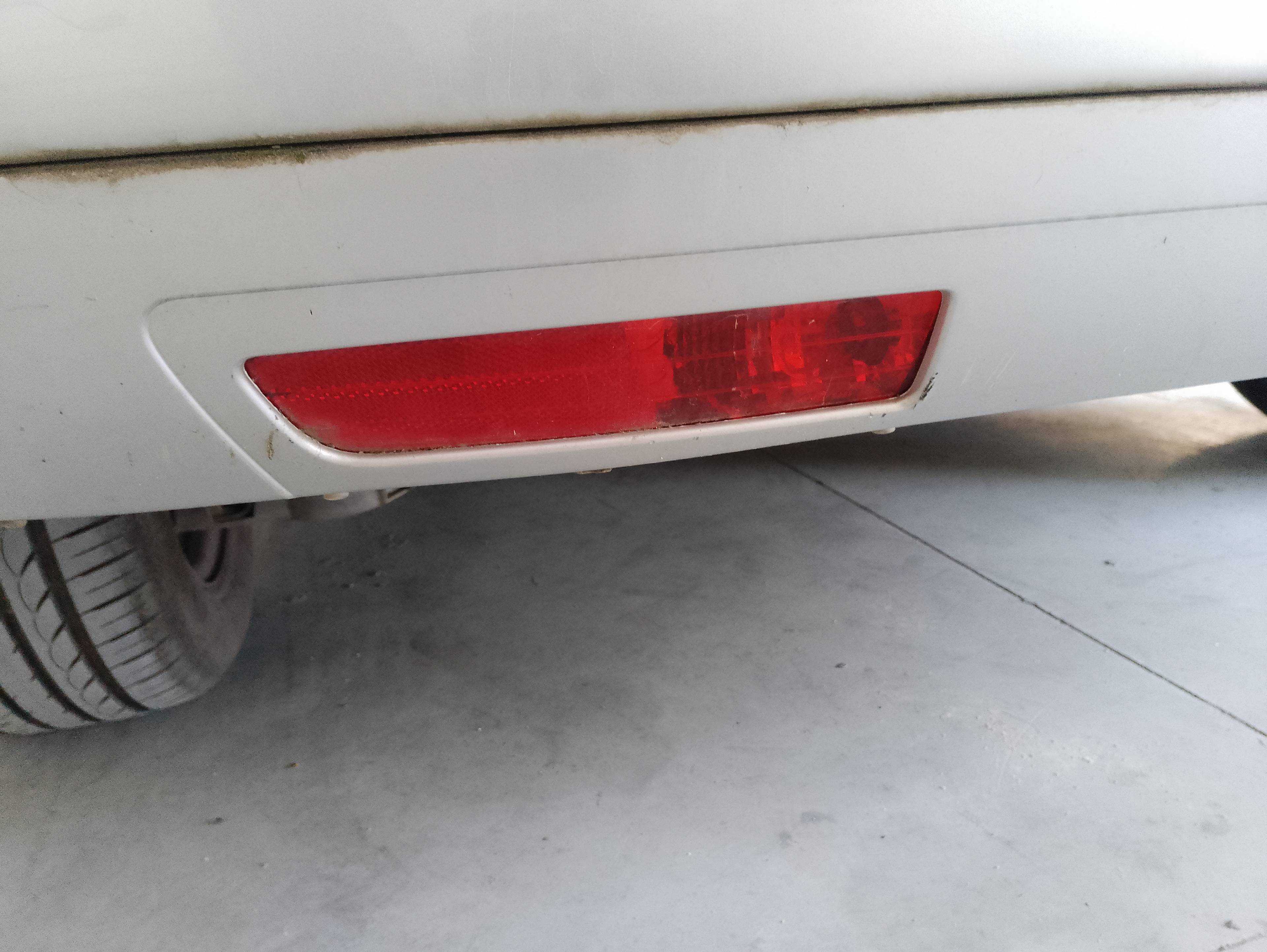 Recambio de faro antiniebla trasero izquierdo para citroën c4 picasso exclusive referencia OEM IAM   