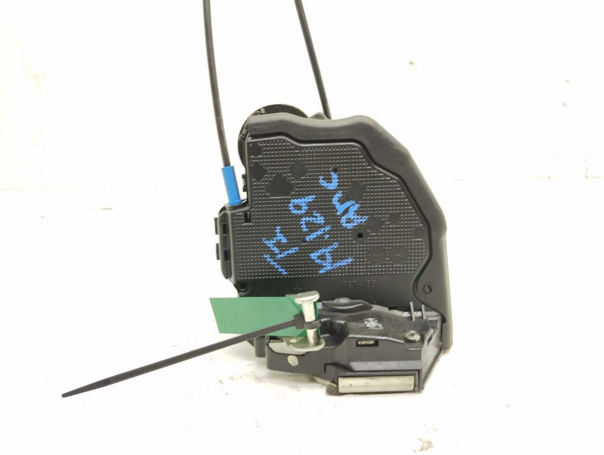 Recambio de cerradura puerta trasera izquierda para toyota auris luna+ referencia OEM IAM A046693  