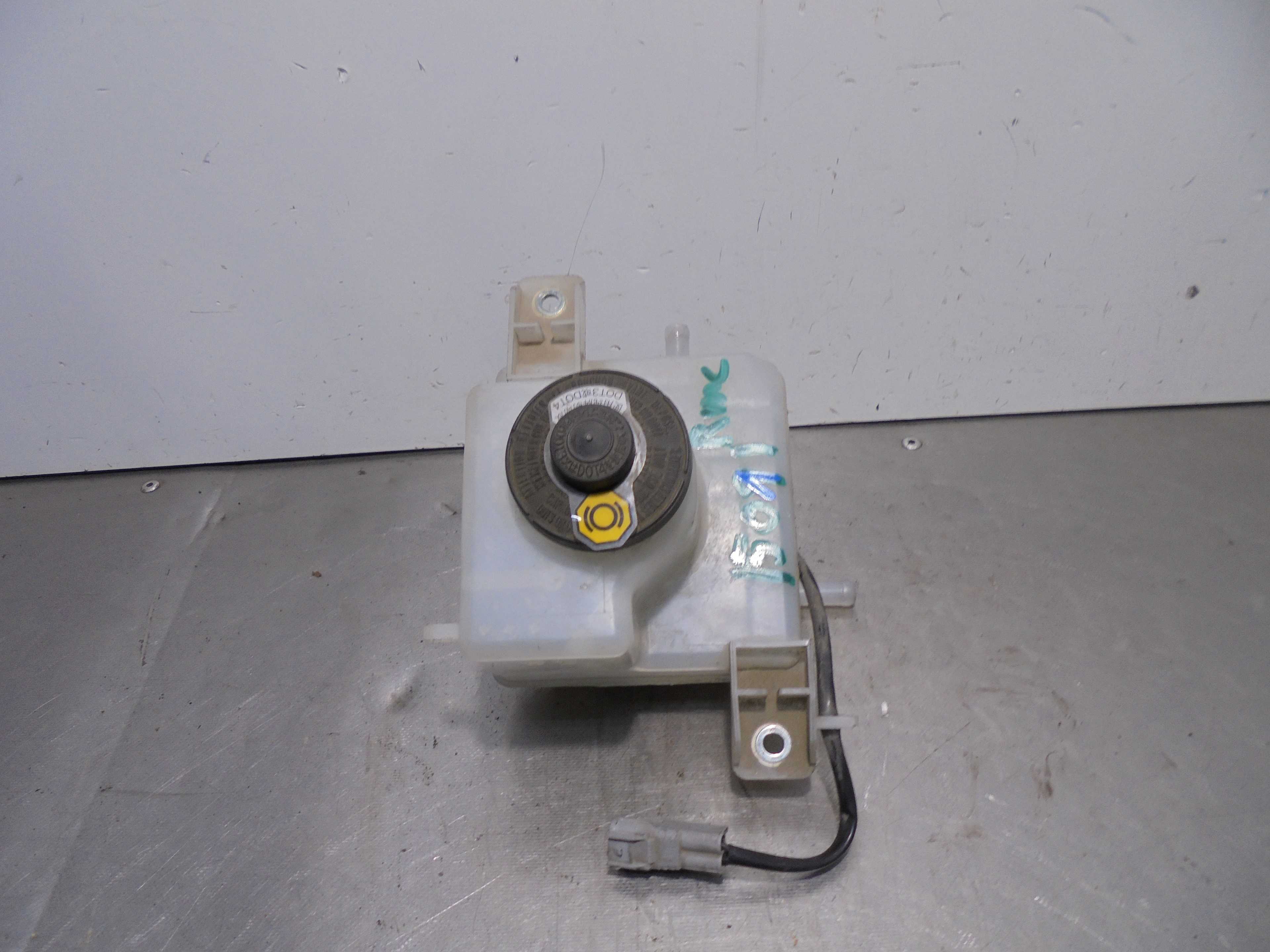 Recambio de deposito liquido direccion para toyota prius+ 1.8 16v cat referencia OEM IAM   