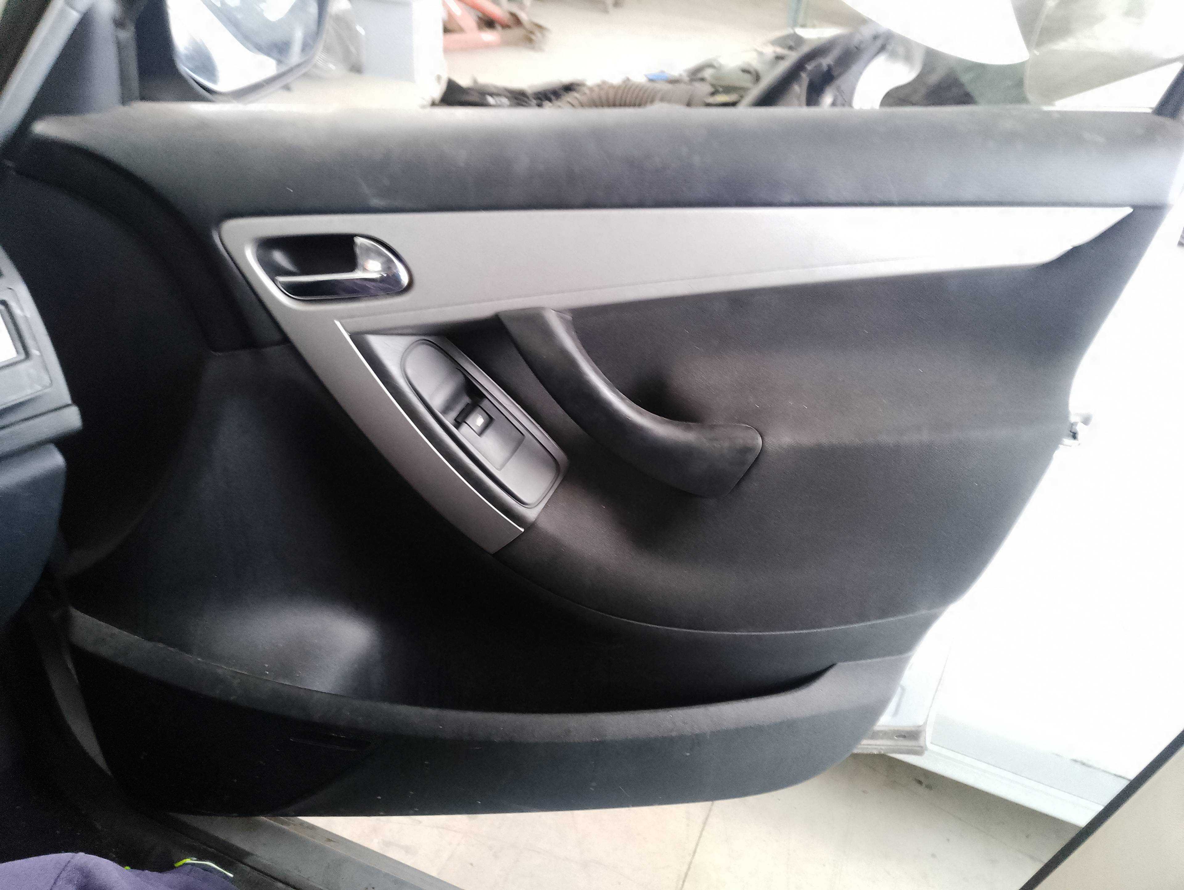 Recambio de guarnecido puerta delantera derecha para citroën c4 picasso exclusive referencia OEM IAM   