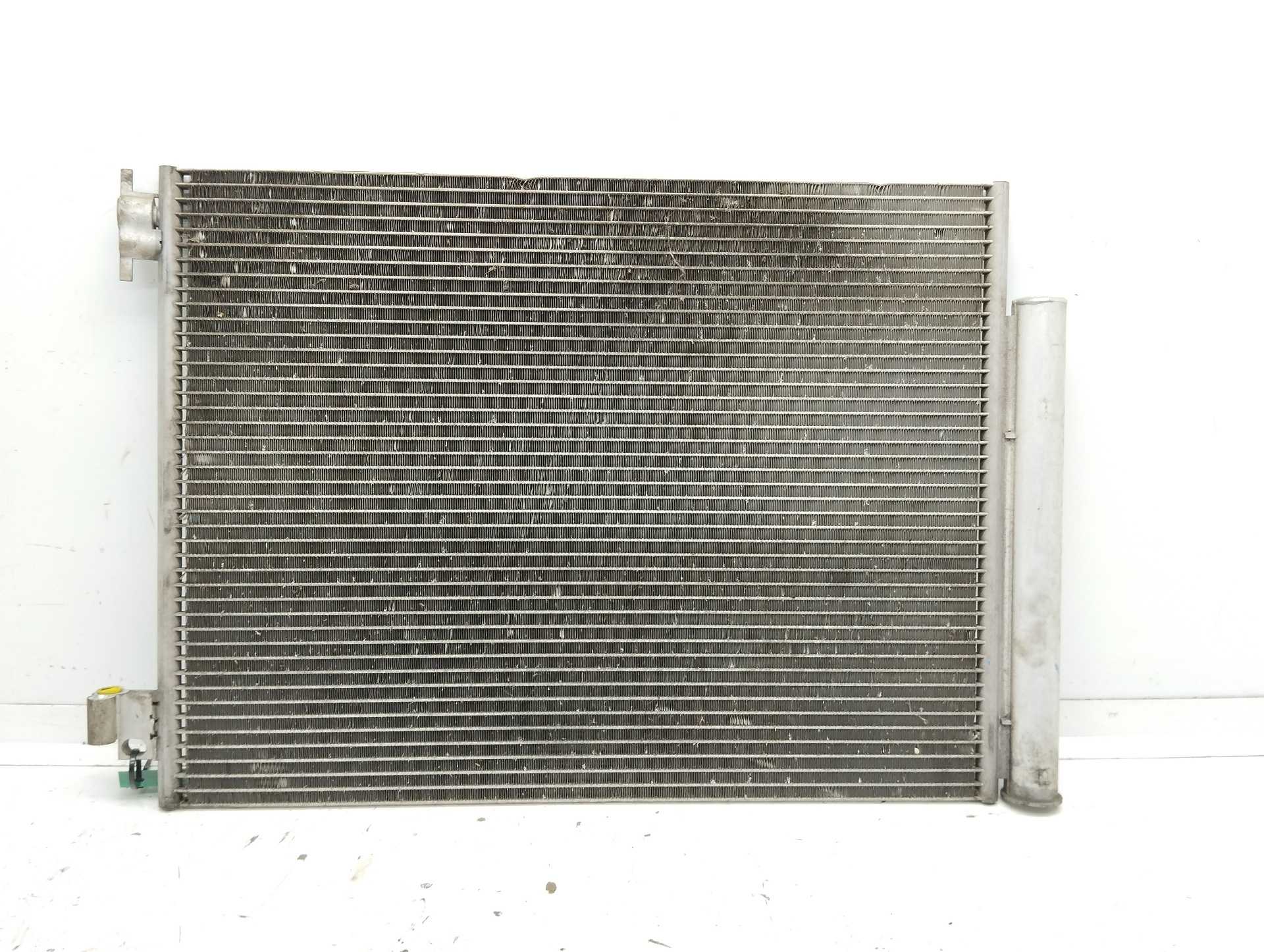 Recambio de condensador / radiador aire acondicionado para renault clio iv zen referencia OEM IAM 921006843R M157442 VALEO