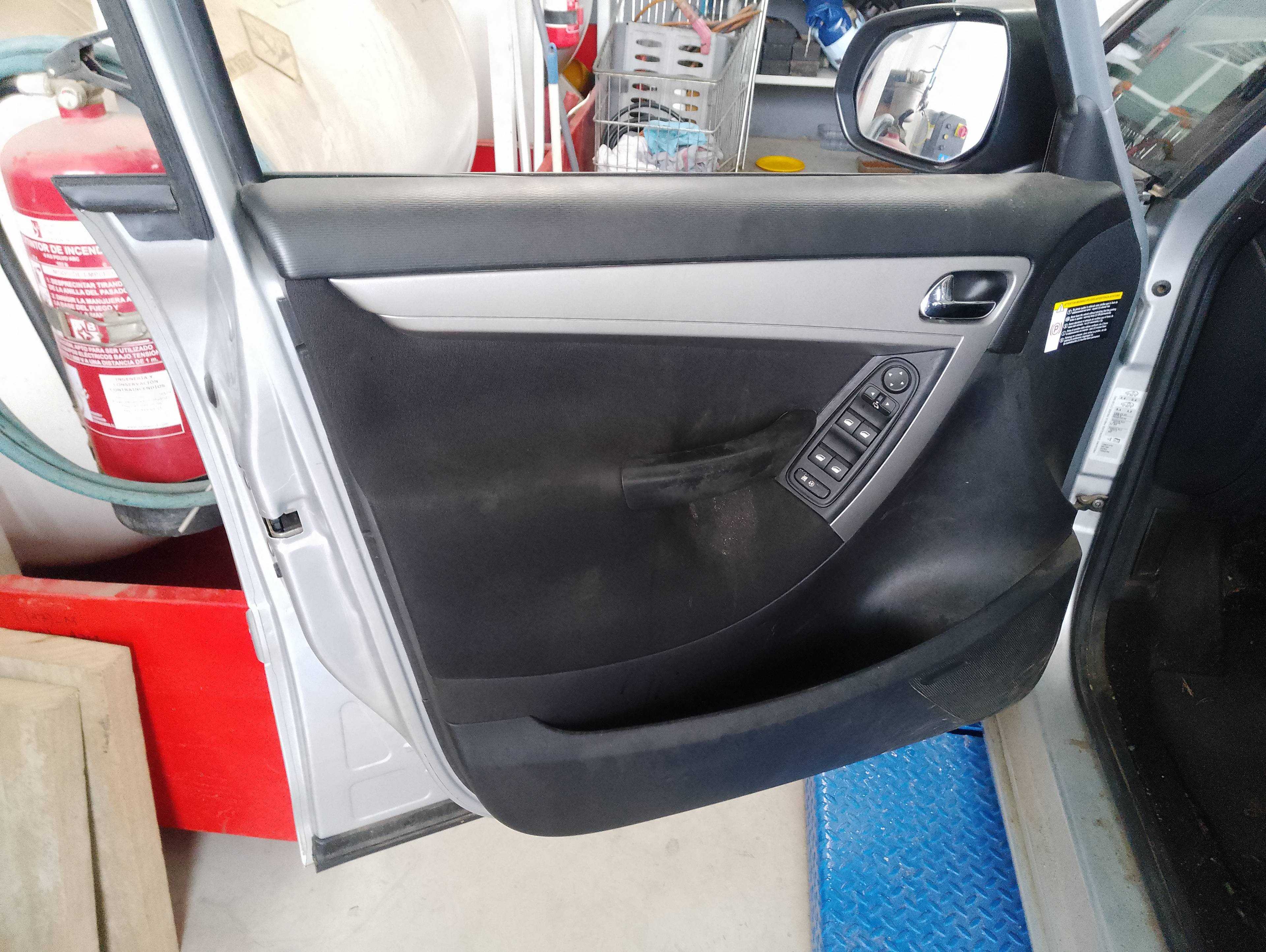 Recambio de guarnecido puerta delantera izquierda para citroën c4 picasso exclusive referencia OEM IAM   