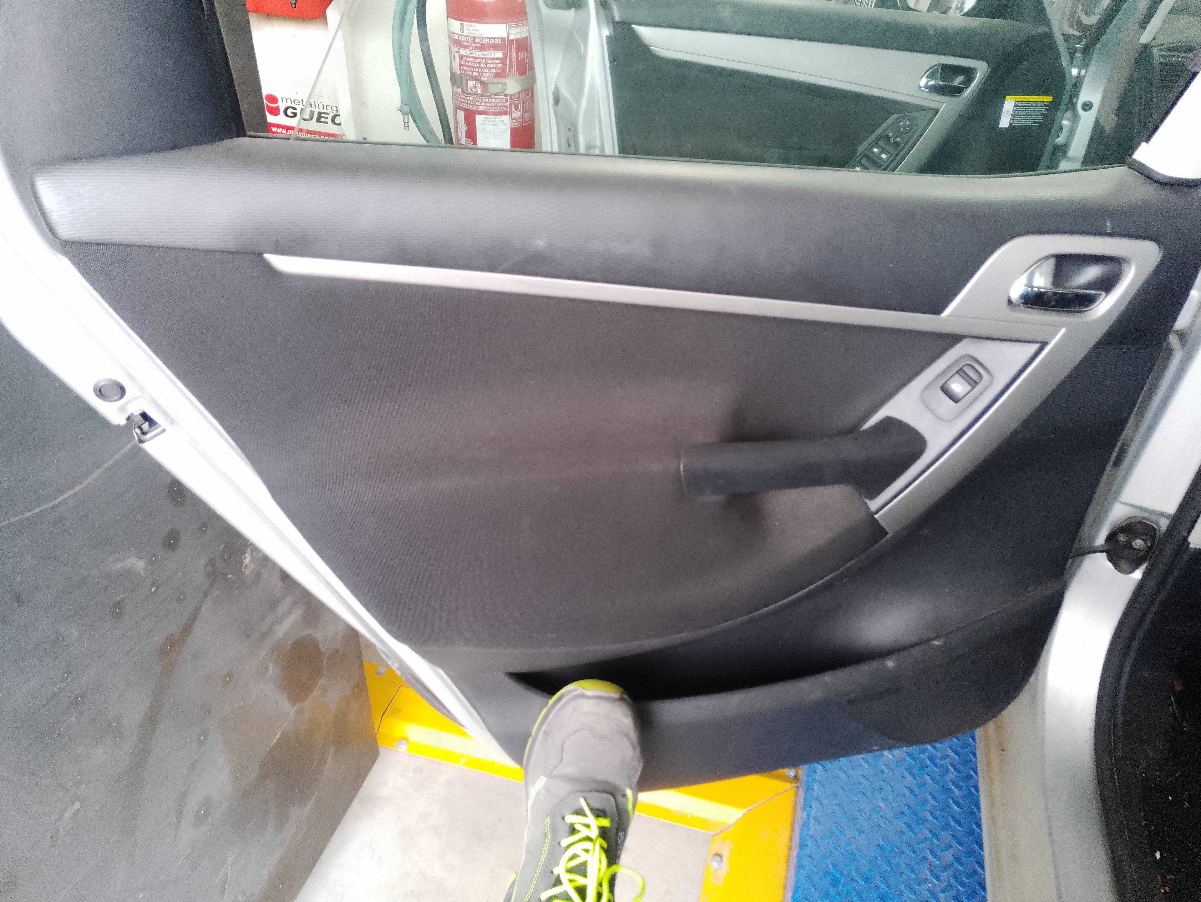 Recambio de guarnecido puerta trasera izquierda para citroën c4 picasso exclusive referencia OEM IAM   