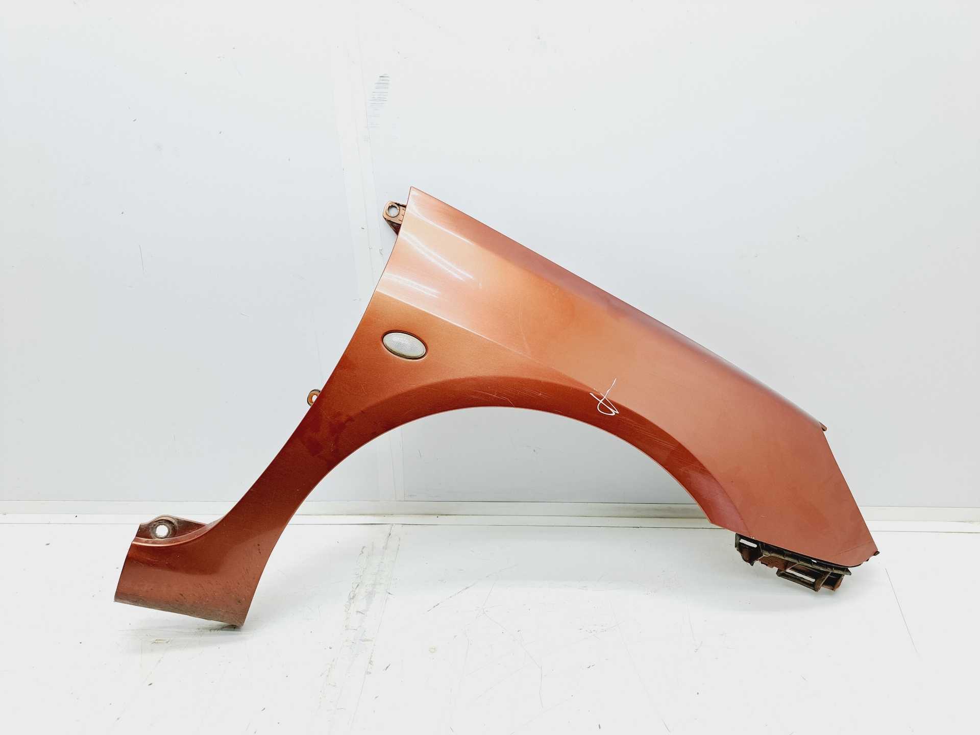 Recambio de aleta delantera derecha para peugeot 307 break / sw (s1) break xs referencia OEM IAM   