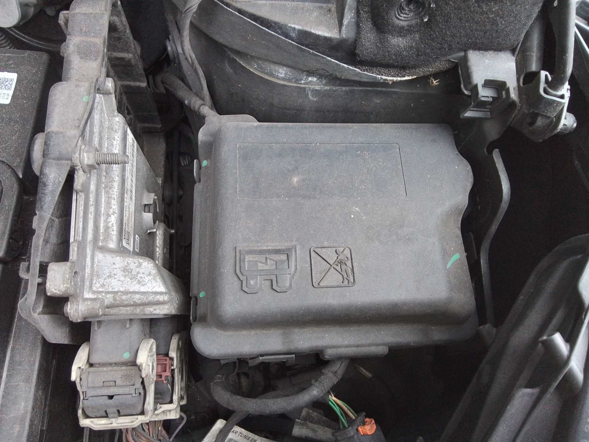 Recambio de caja reles / fusibles para peugeot 208 style referencia OEM IAM   