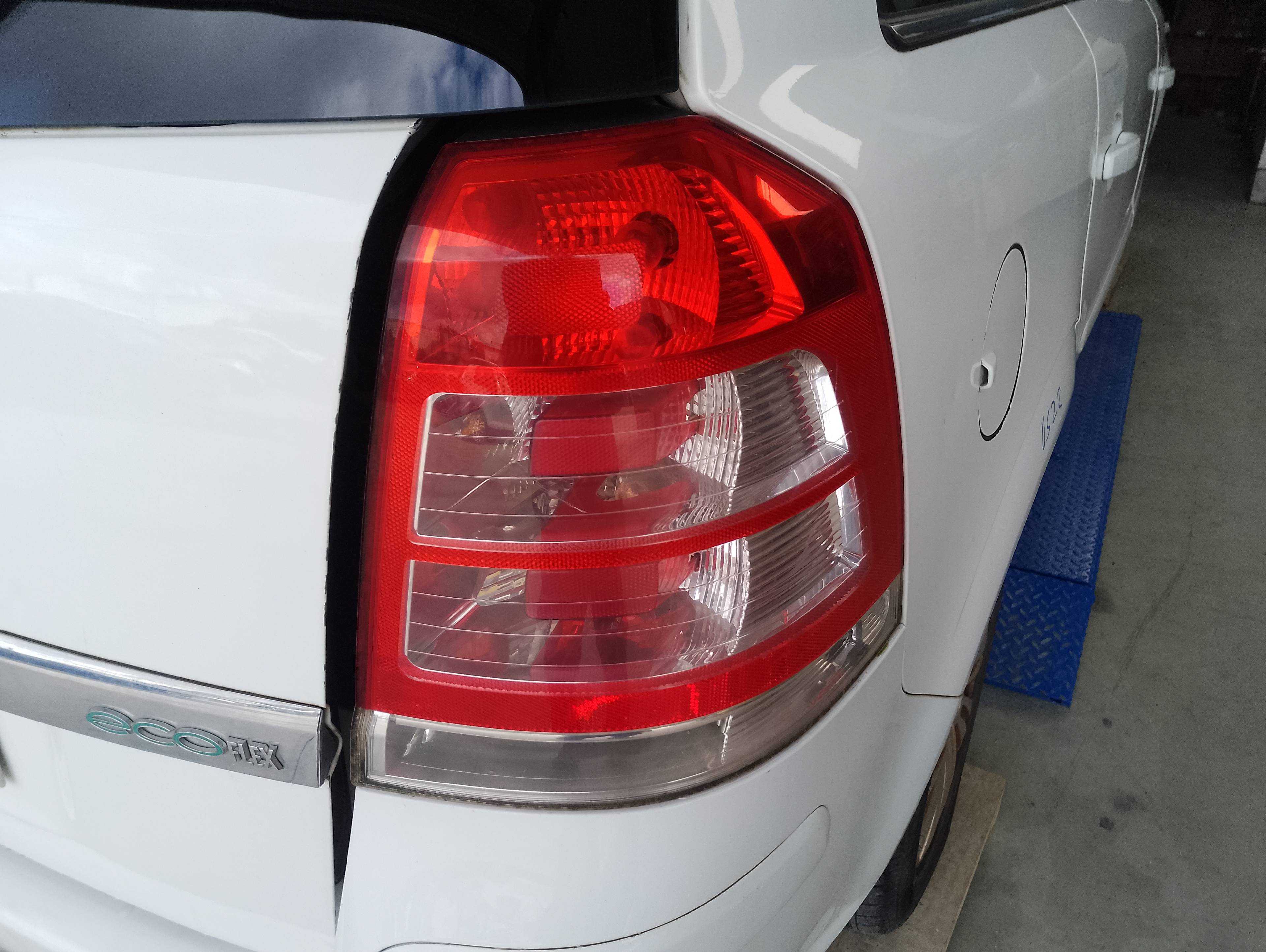 Recambio de piloto trasero derecho para opel zafira b cosmo referencia OEM IAM   