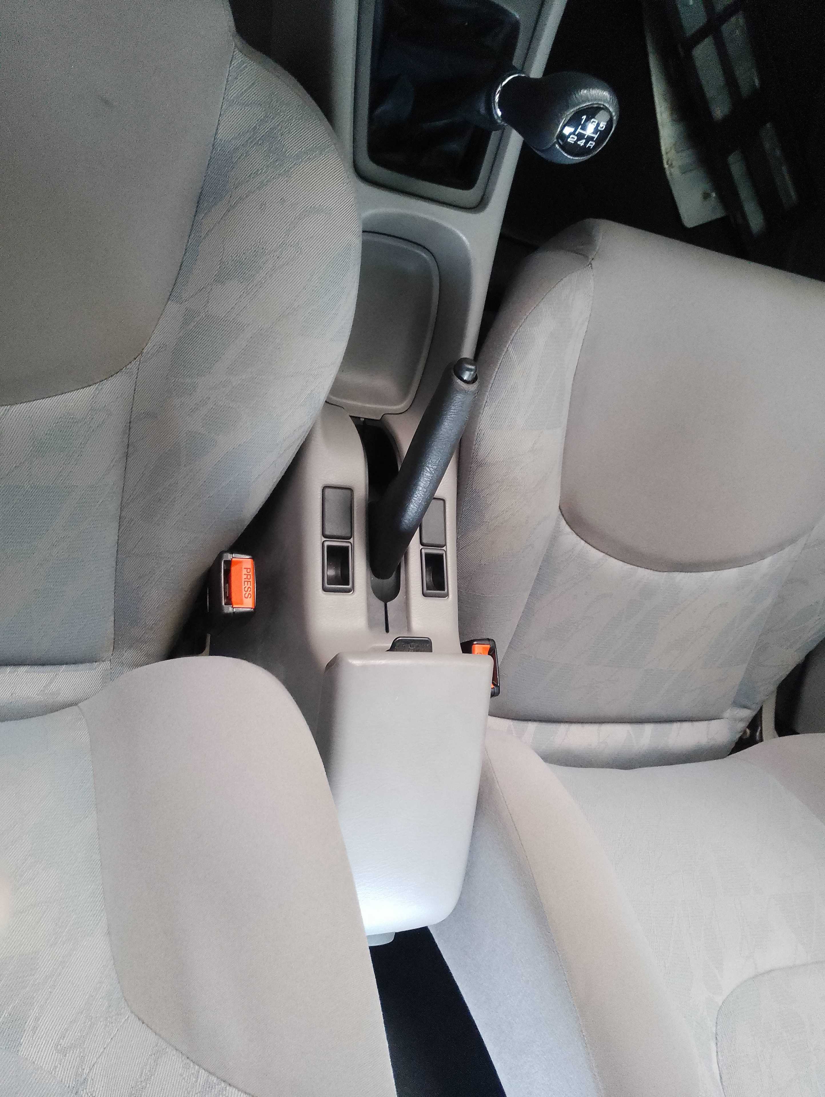 Recambio de apoyabrazos central para nissan primera berlina (p11) básico referencia OEM IAM   
