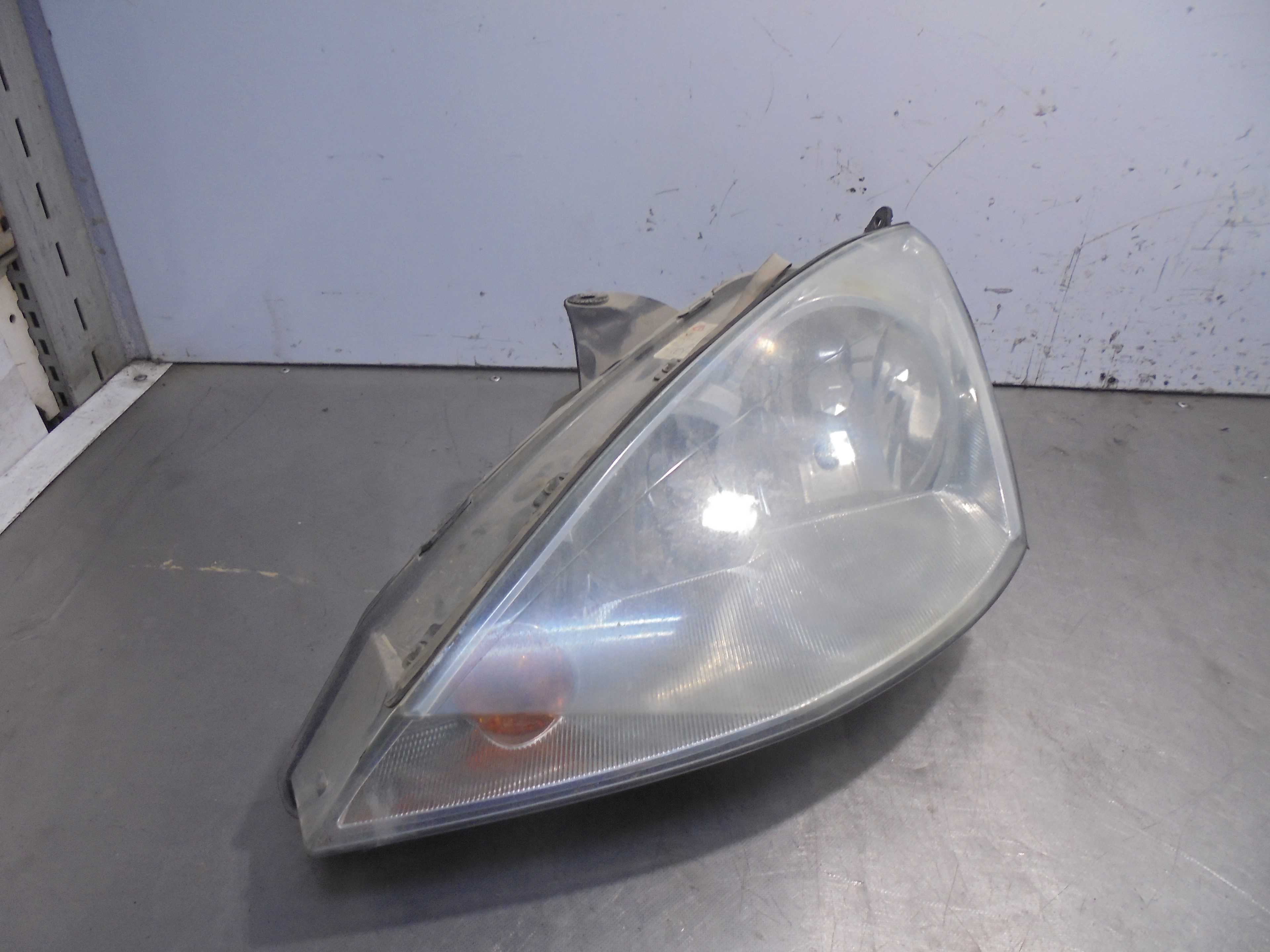 Recambio de faro izquierdo para ford focus berlina (cak) ambiente referencia OEM IAM 2M5113W030BD  