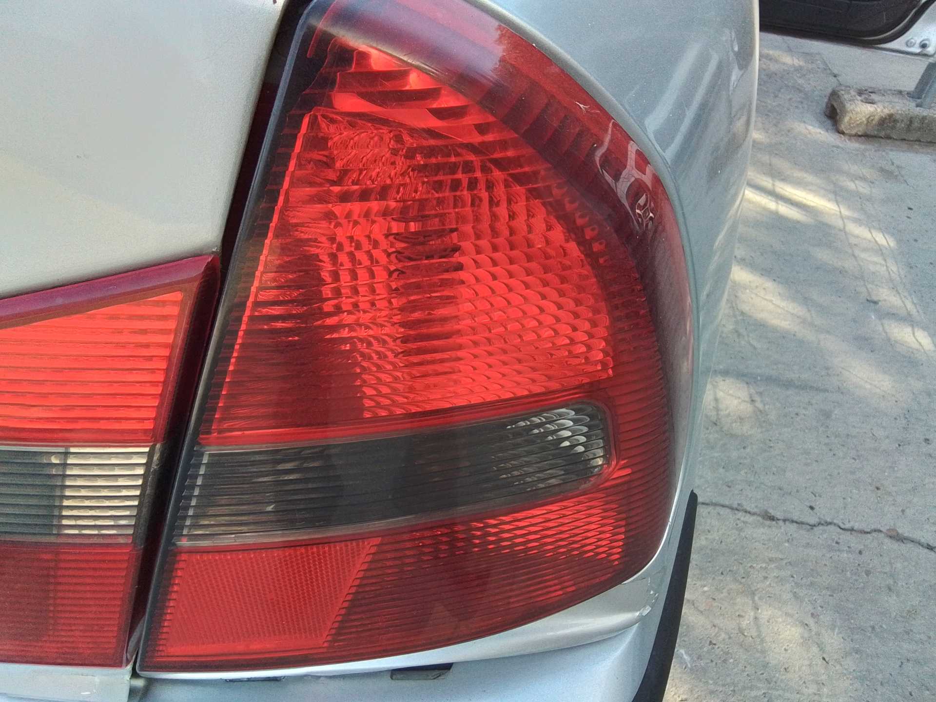 Recambio de piloto trasero derecho para mitsubishi carisma berlina 5 (da0) 1900 di-d comfort referencia OEM IAM   