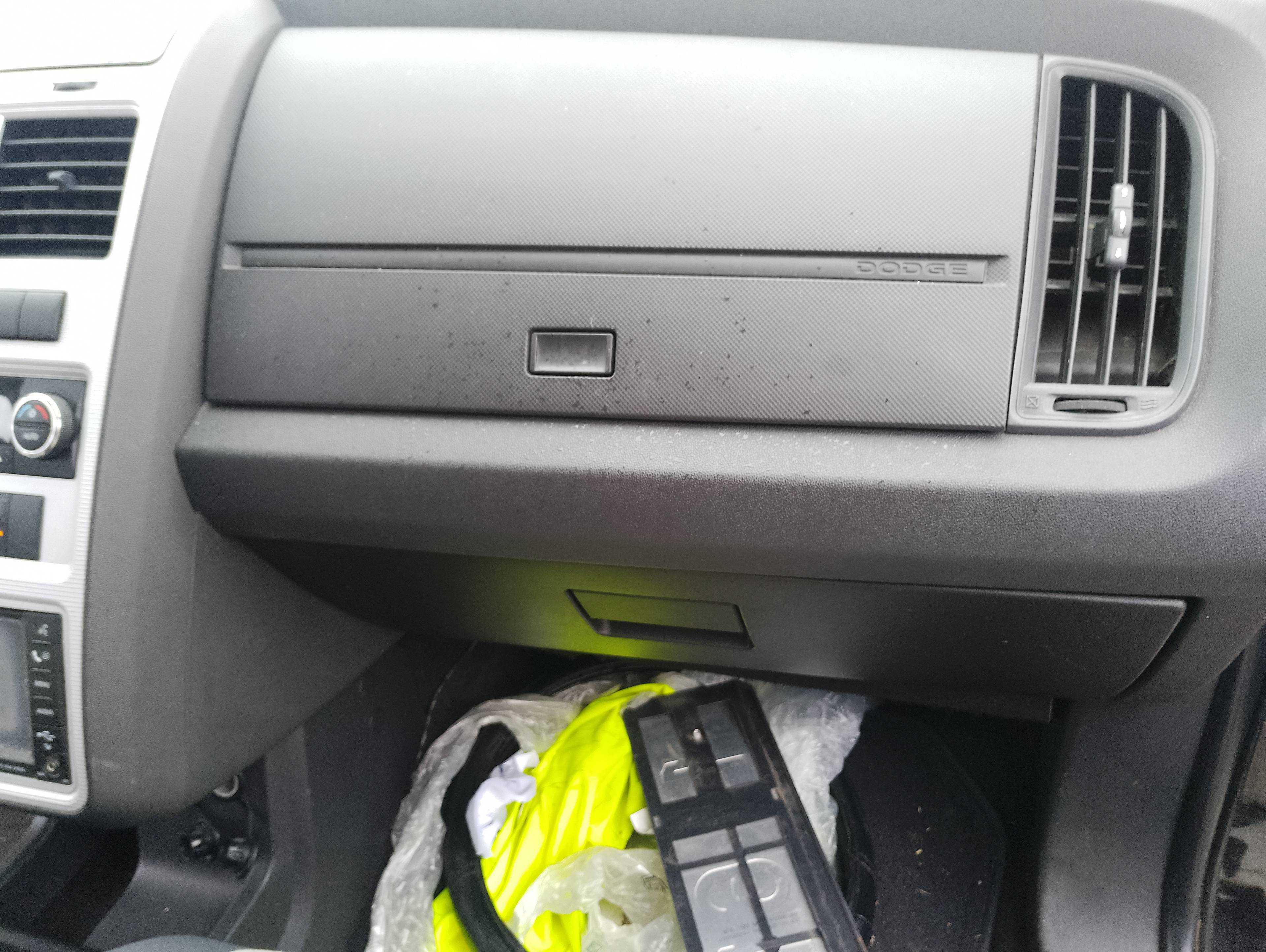 Recambio de guantera para dodge journey se referencia OEM IAM   