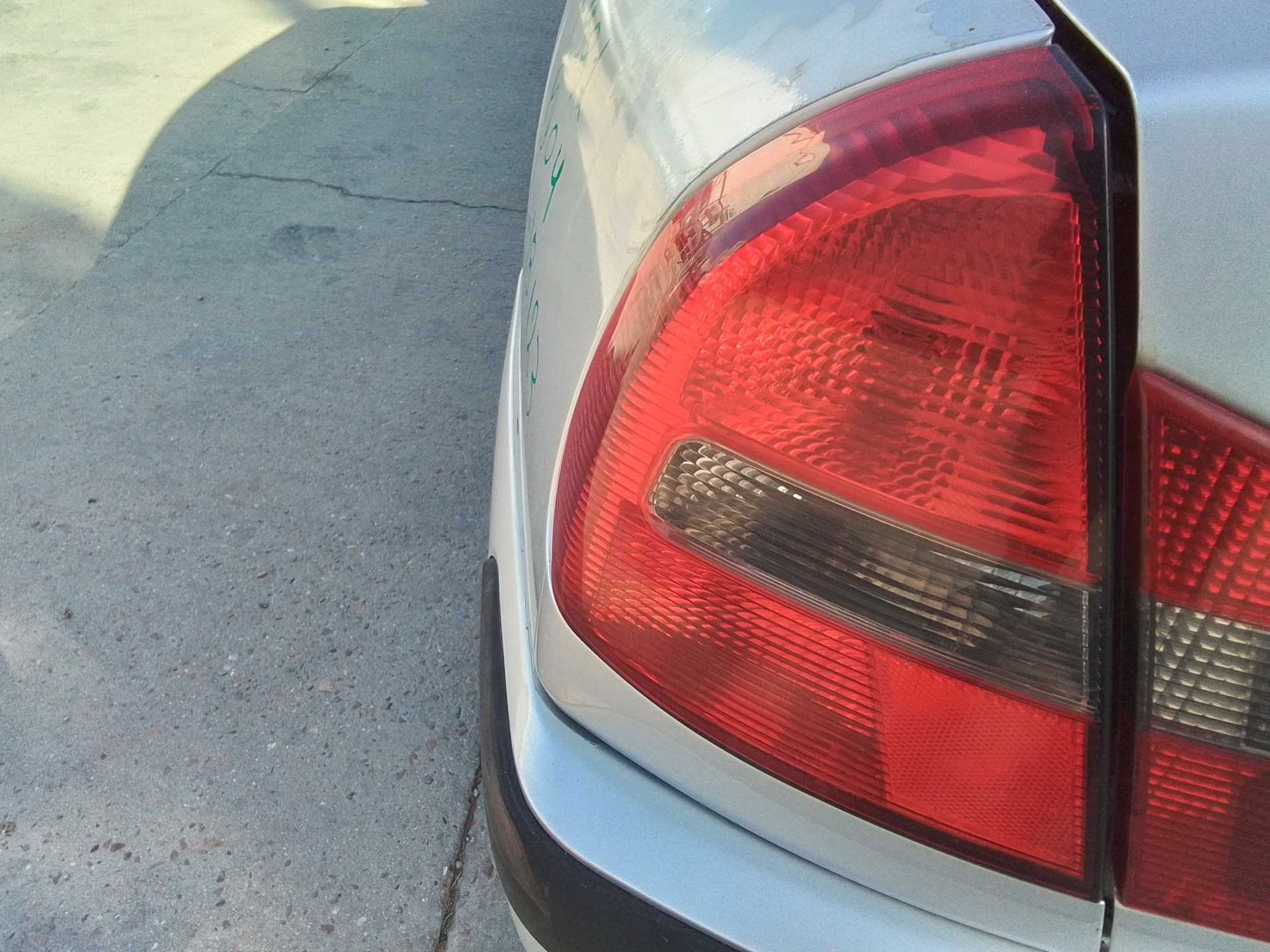 Recambio de piloto trasero izquierdo para mitsubishi carisma berlina 5 (da0) 1900 di-d comfort referencia OEM IAM   