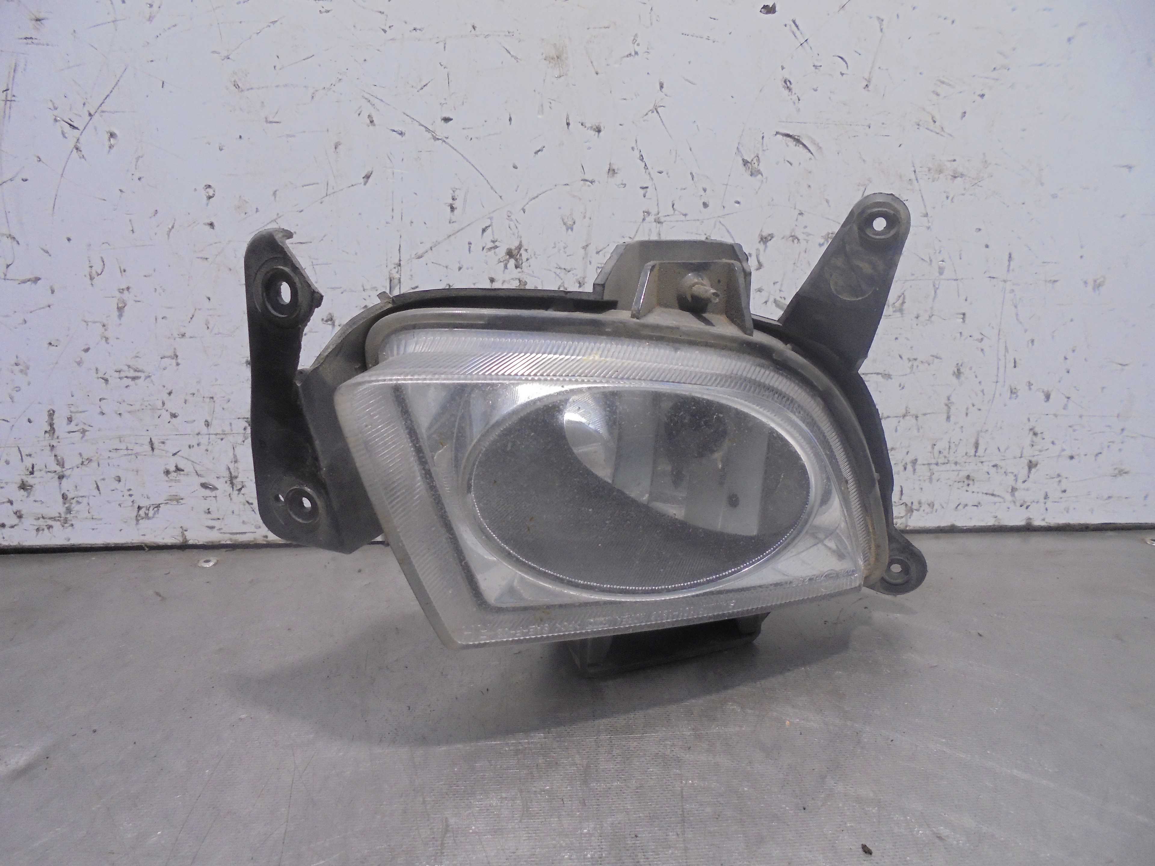 Recambio de faro antiniebla derecho para hyundai i30 1.6 crdi cat referencia OEM IAM 922022L000  