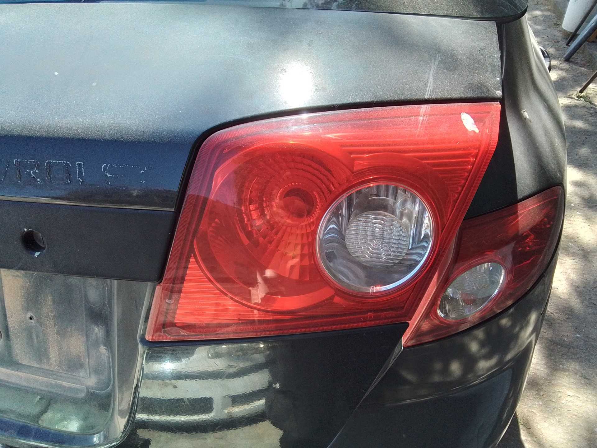 Recambio de piloto porton trasero derecho para chevrolet lacetti 1.6 cat referencia OEM IAM   