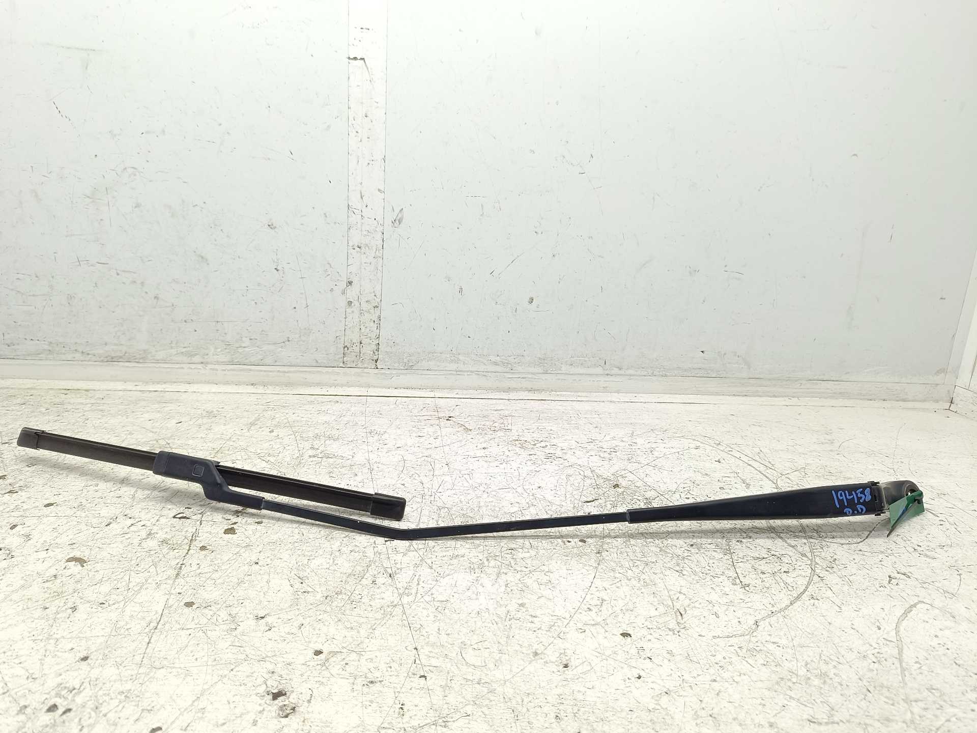 Recambio de brazo limpia delantero derecho para peugeot 208 style referencia OEM IAM 9673292080  