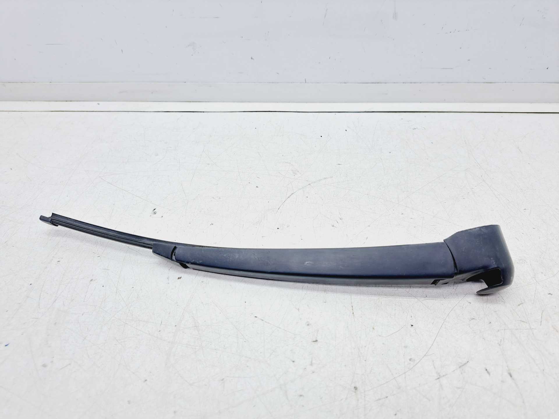 Recambio de brazo limpia trasero para seat leon (1p1) 1.6 tdi referencia OEM IAM 6Q6955707B VALEO 