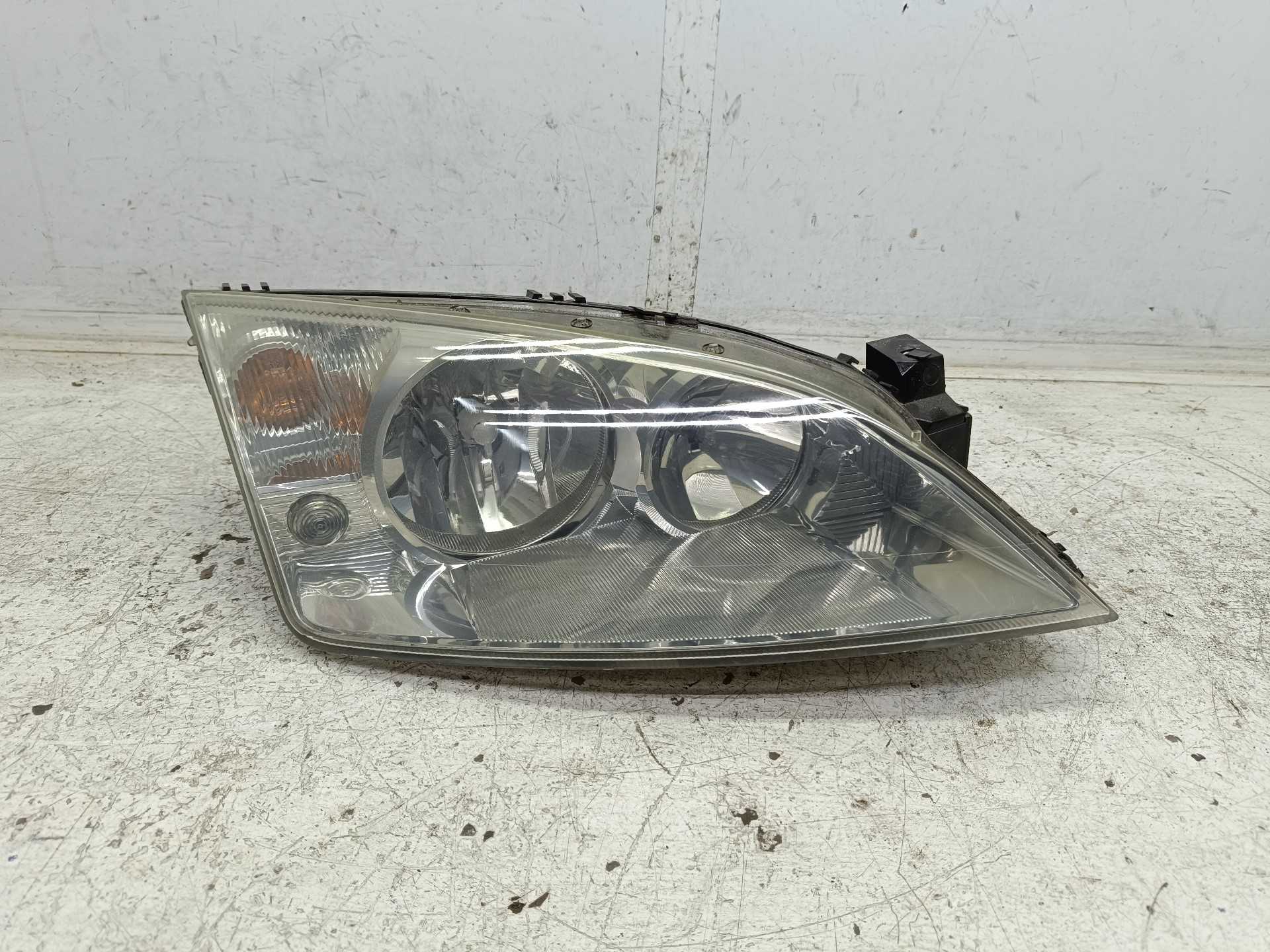 Recambio de faro derecho para ford mondeo berlina (ge) ambiente (06.2003) (d) referencia OEM IAM 1S7113005AK 0301174202 
