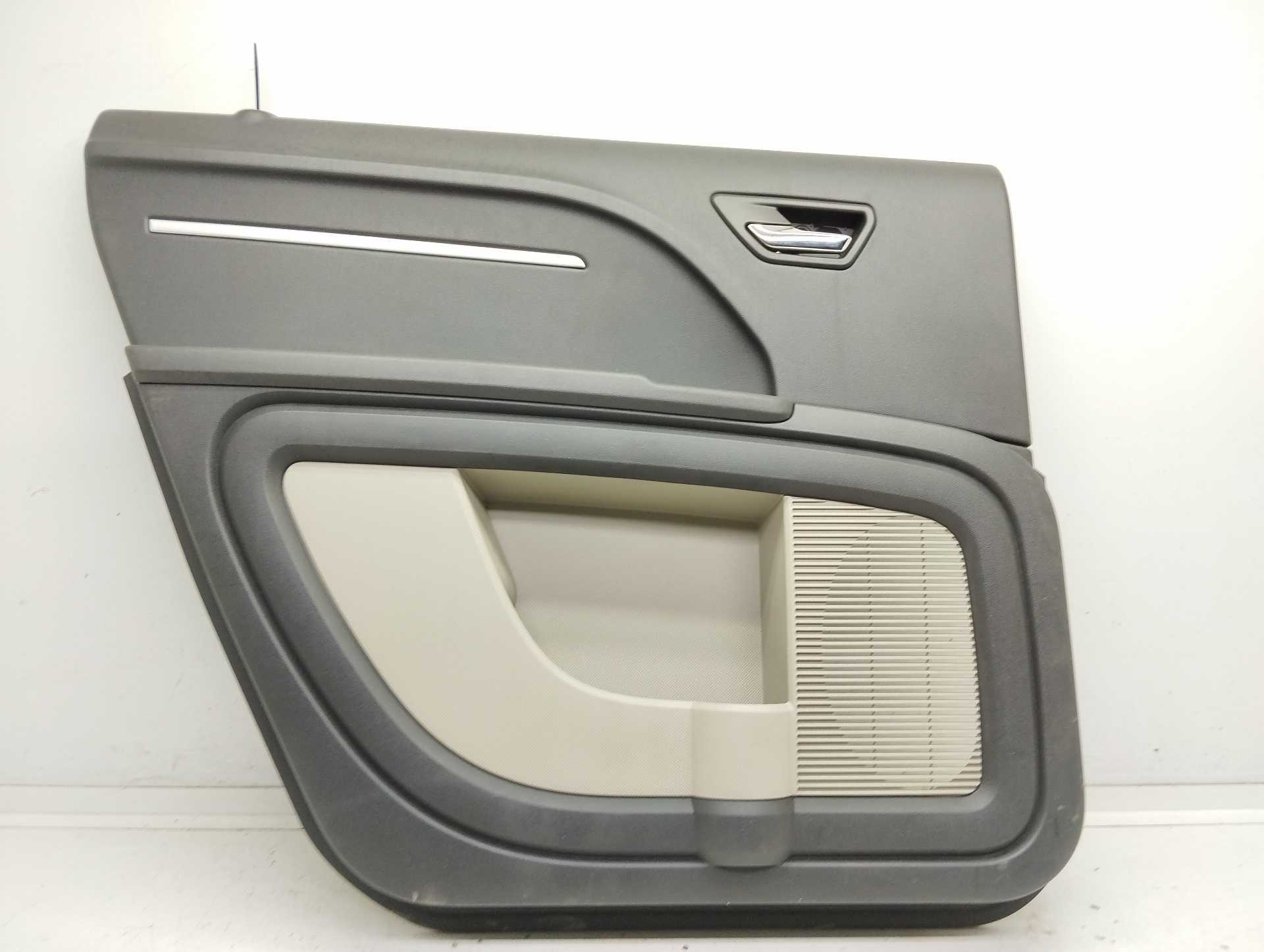 Recambio de guarnecido puerta trasera izquierda para dodge journey se referencia OEM IAM 1BH071K7AC  