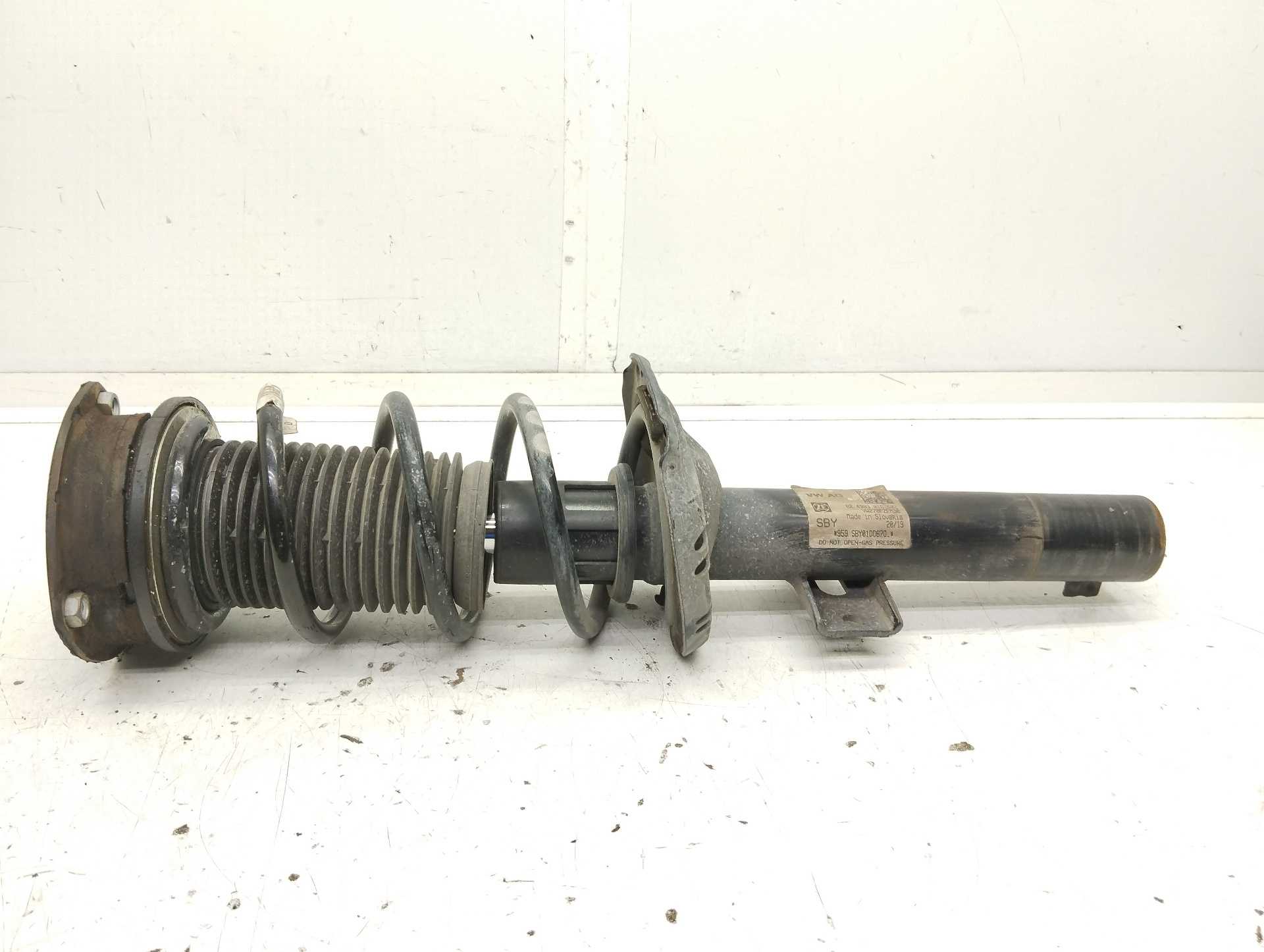 Recambio de amortiguador delantero derecho para volkswagen polo 1.0 tsi referencia OEM IAM 2Q0413031BT 824903016582 VW270FZFM38