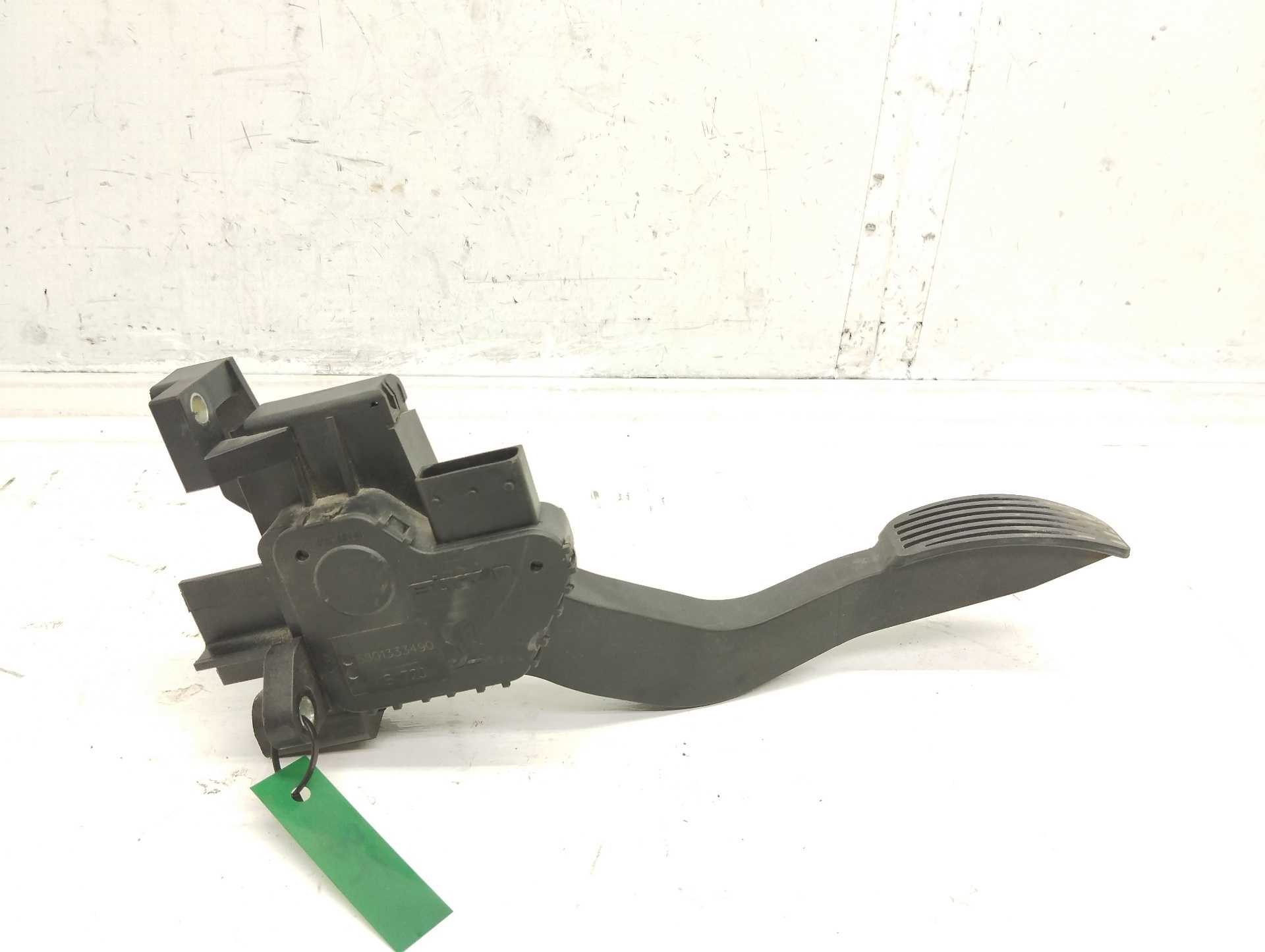 Recambio de pedal acelerador para iveco 35s12 referencia OEM IAM 5801333490  