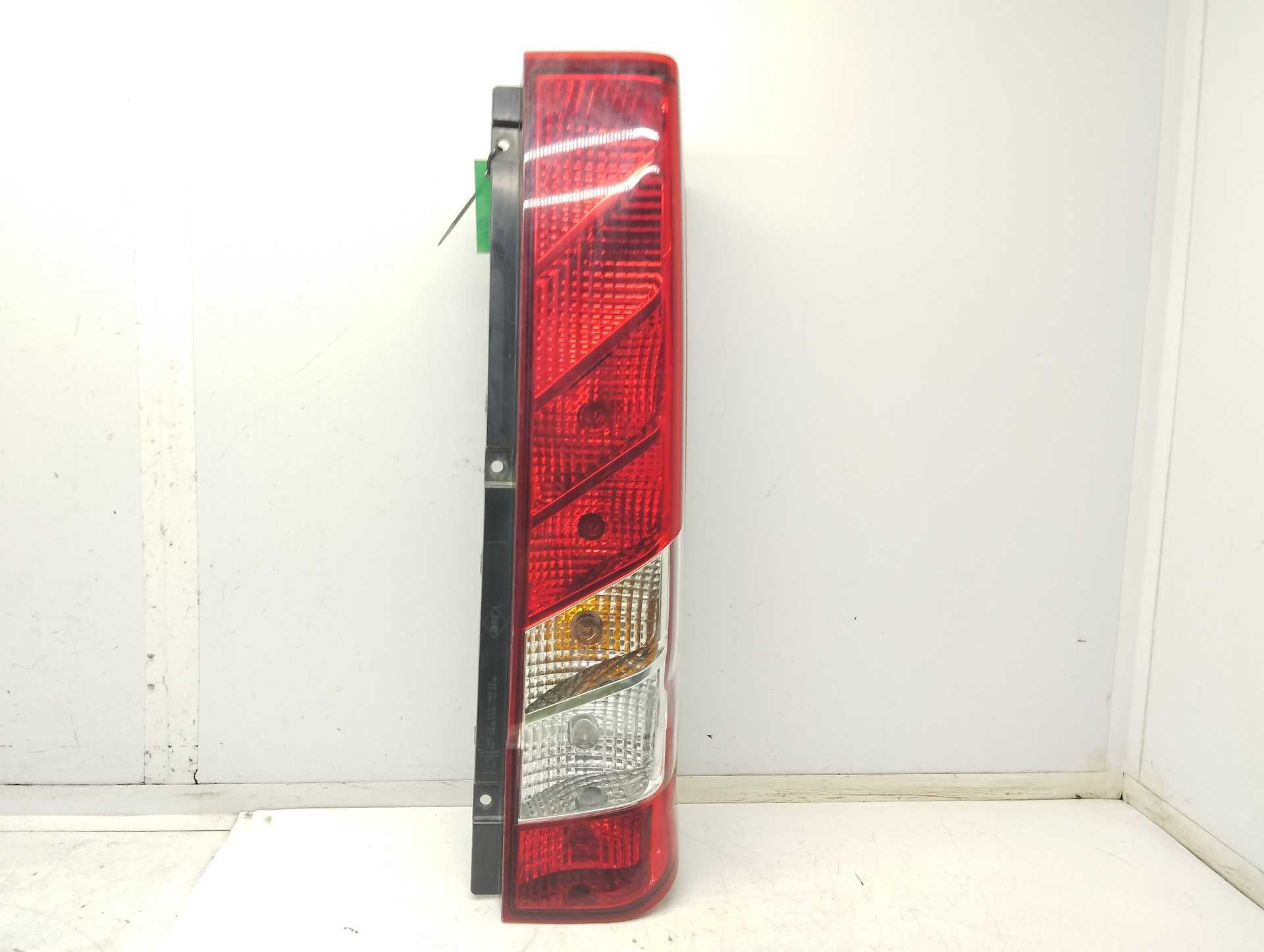 Recambio de piloto trasero derecho para iveco 35s12 referencia OEM IAM 5801523221 465009999 