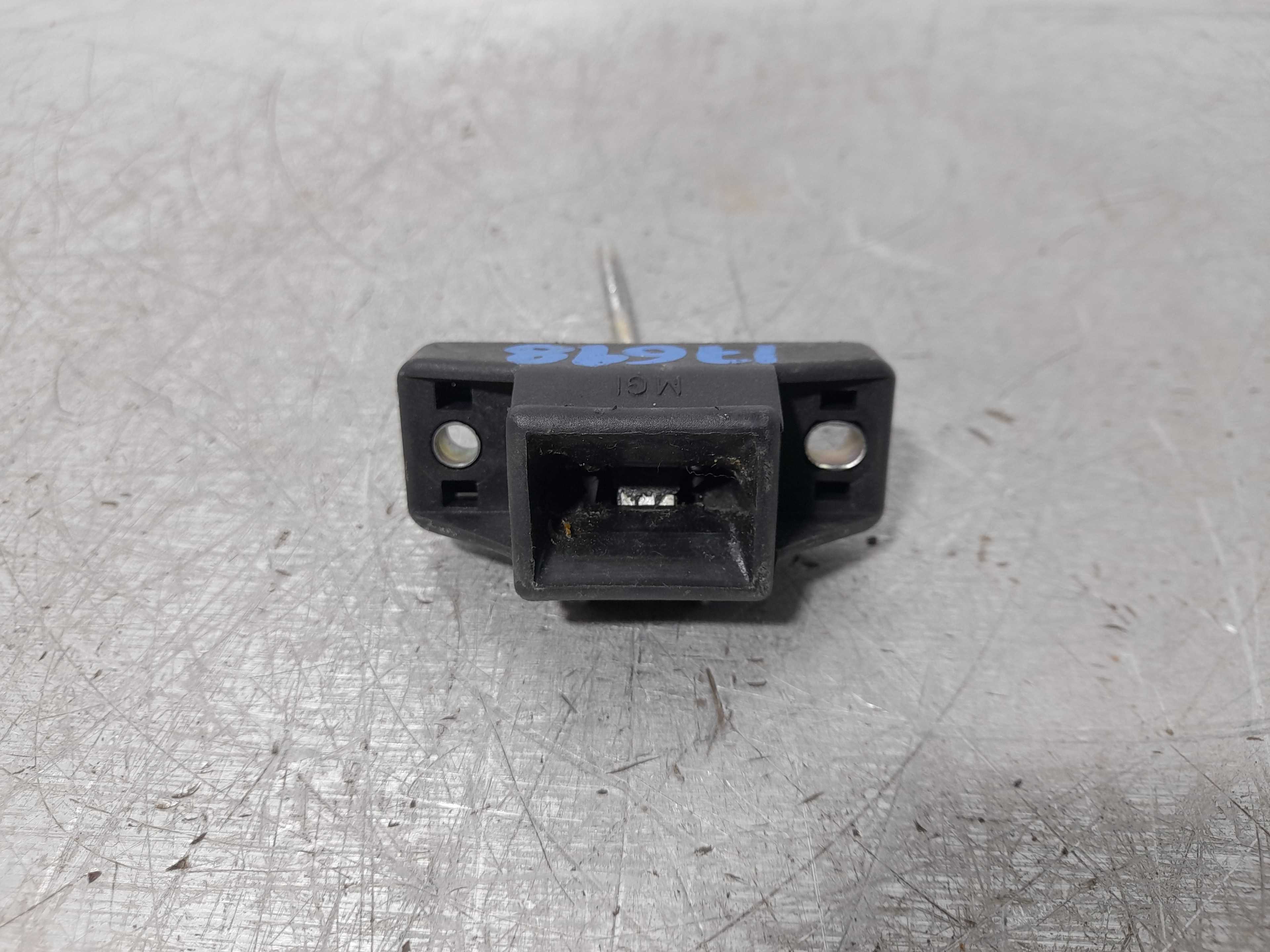 Recambio de cerradura maletero / porton para dacia sandero comfort referencia OEM IAM   
