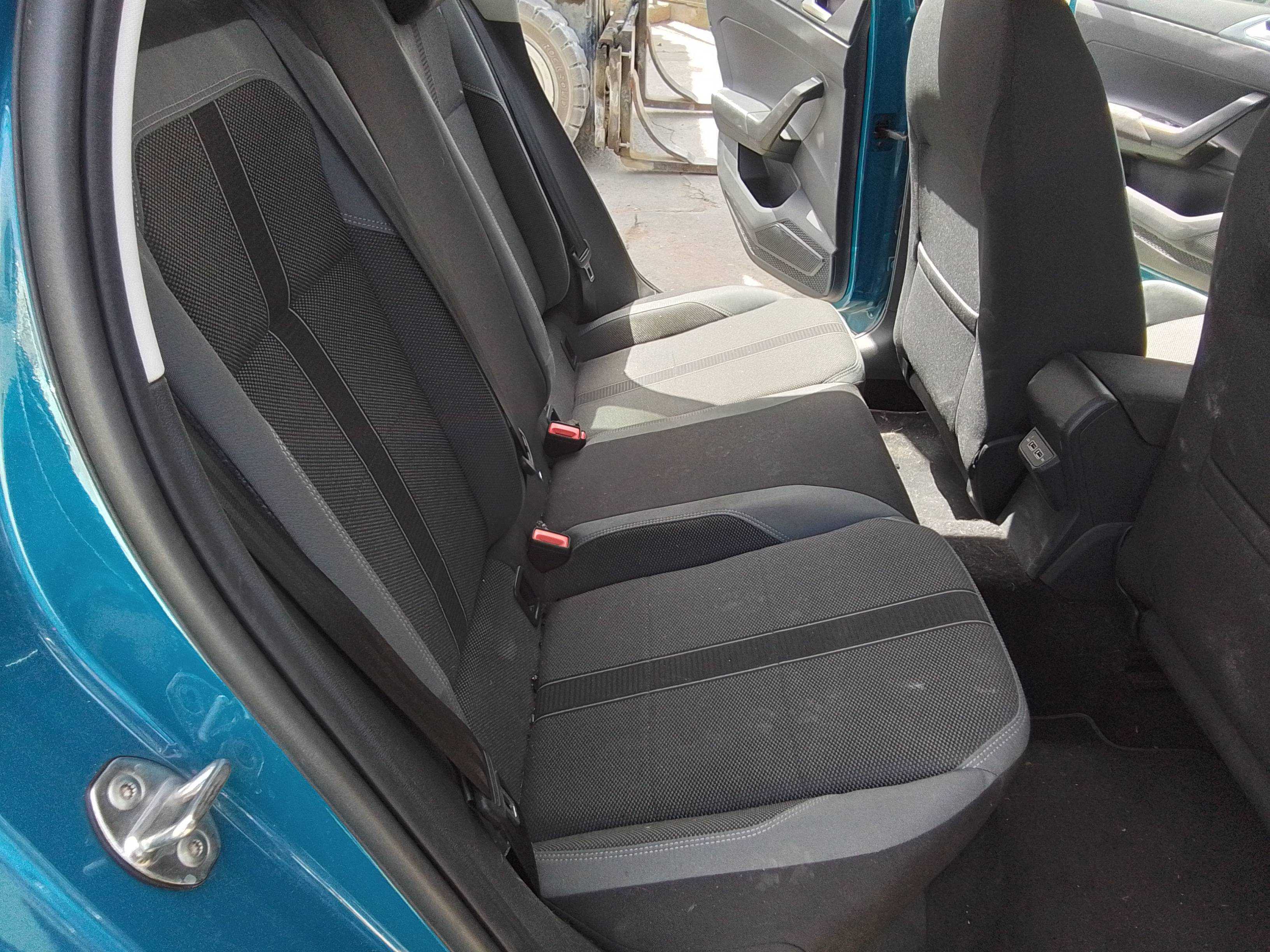Recambio de asientos traseros para volkswagen polo 1.0 tsi referencia OEM IAM   