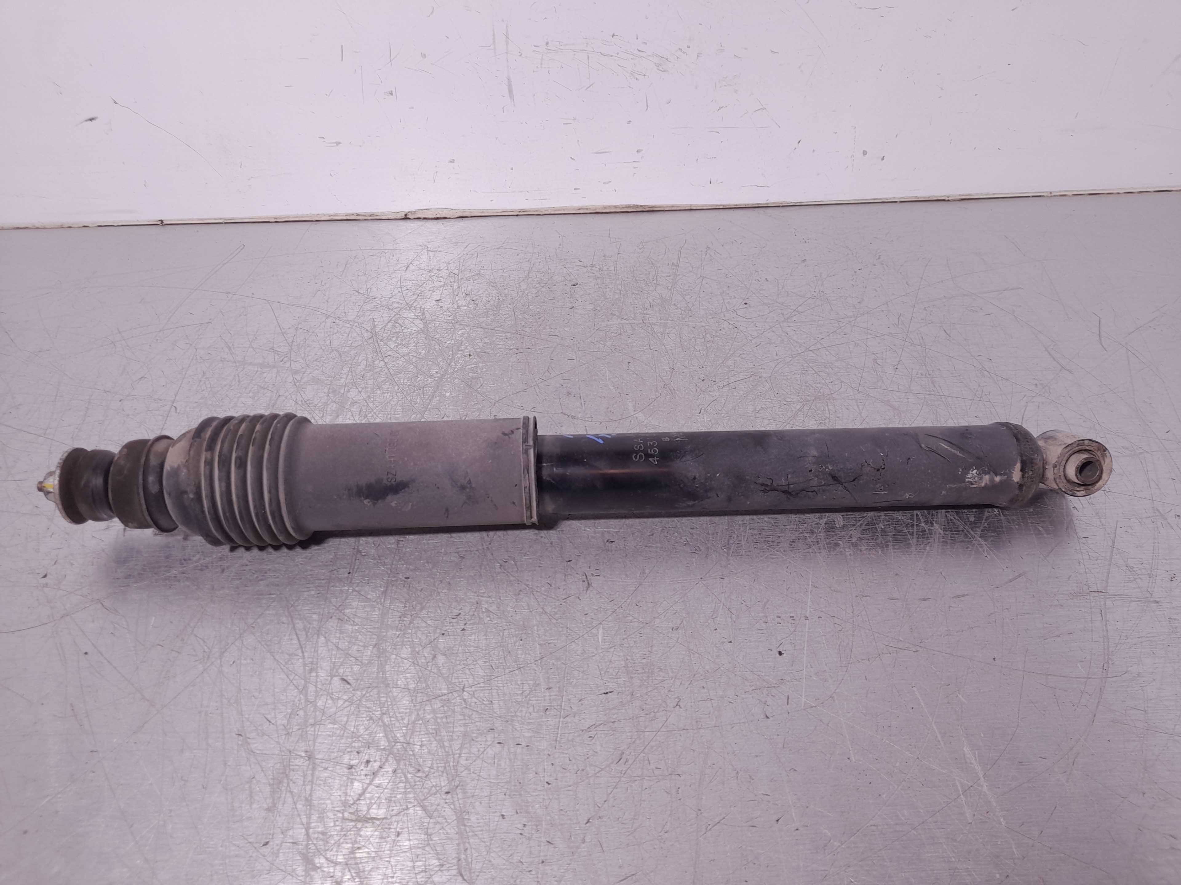 Recambio de amortiguador trasero izquierdo para ssangyong rodius 2.7 turbodiesel cat referencia OEM IAM   