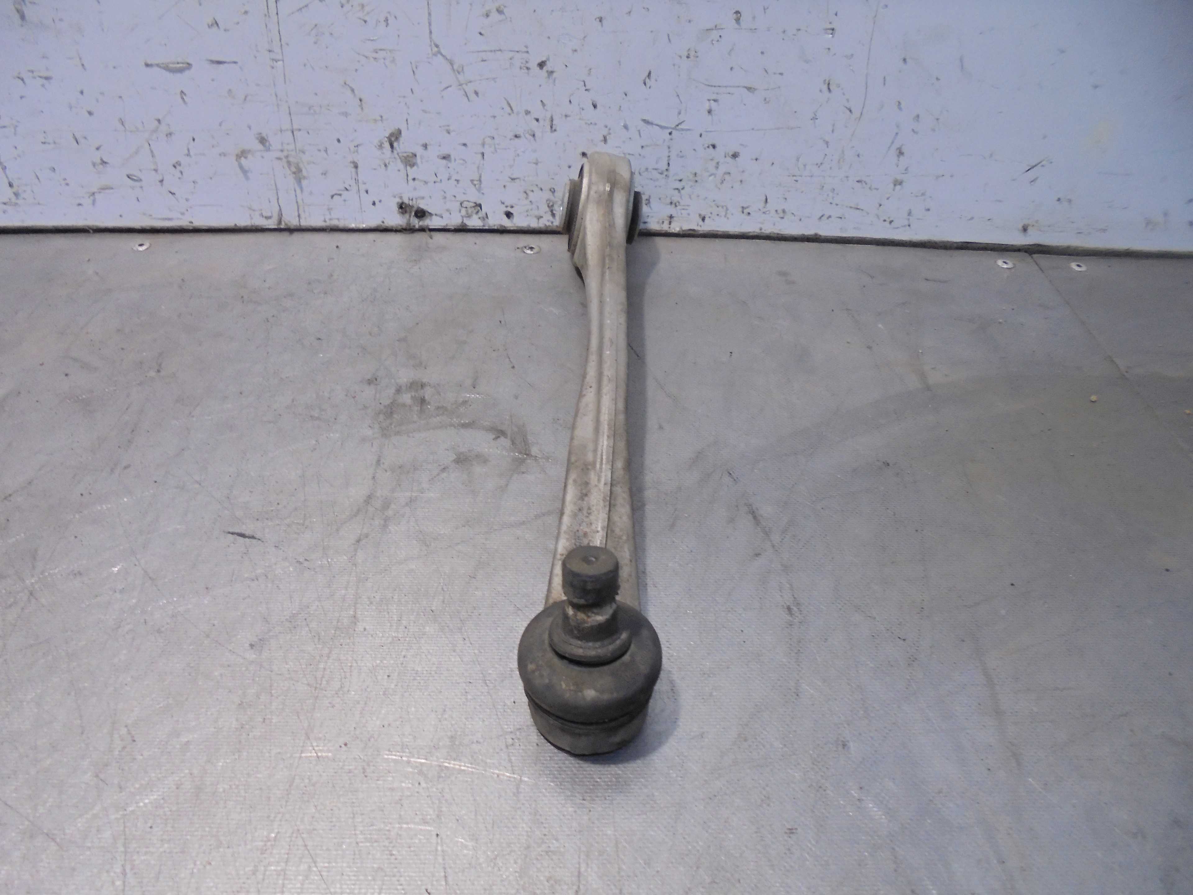Recambio de brazo suspension superior delantero izquierdo para audi a6 avant (4g5) 3.0 tdi quattro referencia OEM IAM   