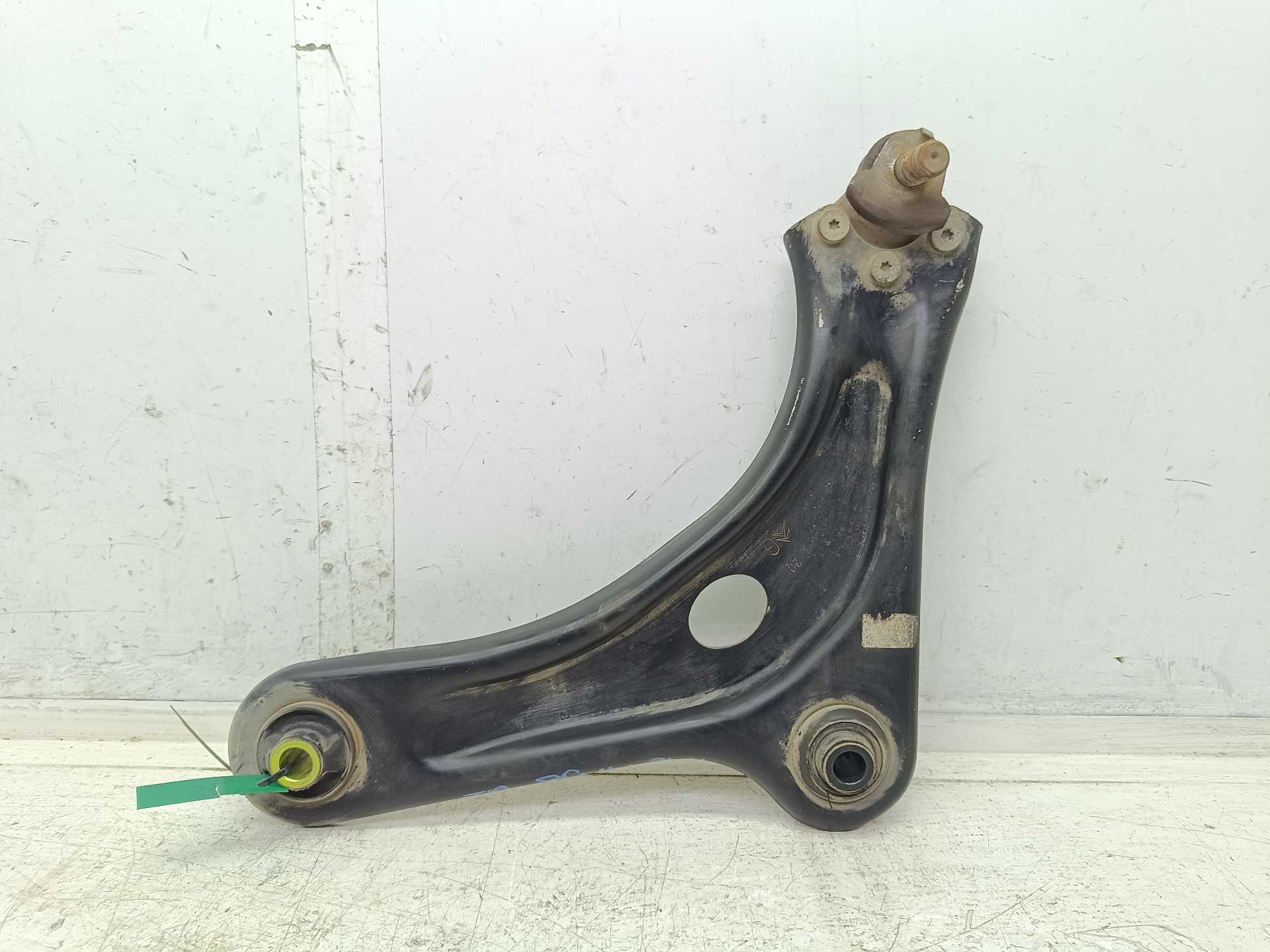 Recambio de brazo suspension inferior delantero izquierdo para peugeot 208 style referencia OEM IAM   