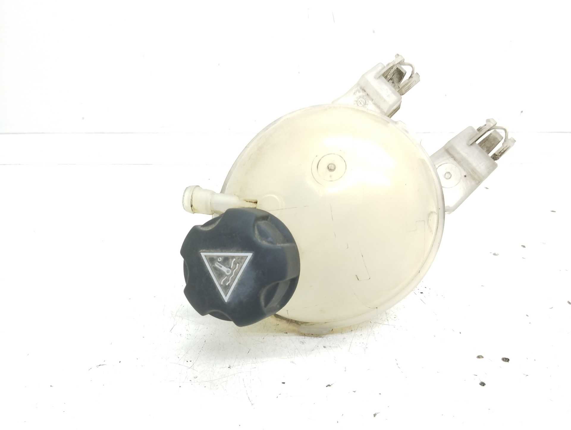 Recambio de deposito expansion para peugeot 208 style referencia OEM IAM 9800777280  