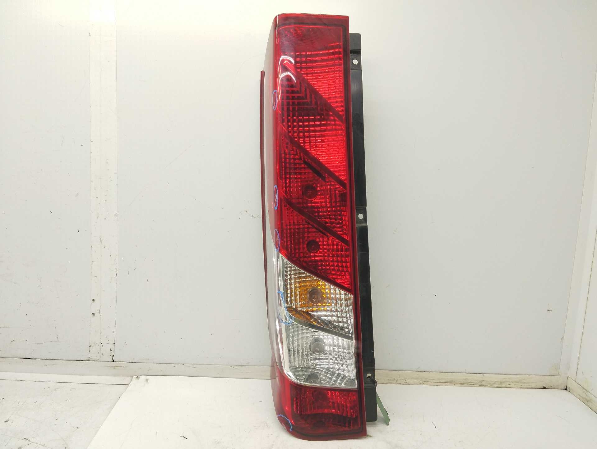 Recambio de piloto trasero izquierdo para iveco 35s12 referencia OEM IAM 5801523220 465109999 