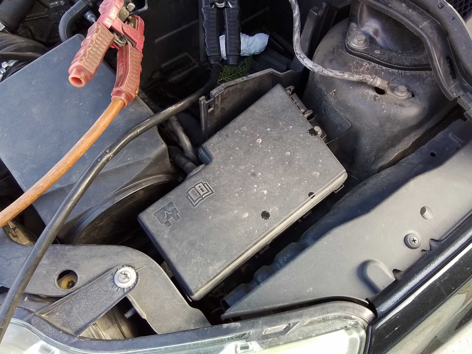 Recambio de caja reles / fusibles para ford focus berlina (cap) ambiente (d) referencia OEM IAM   