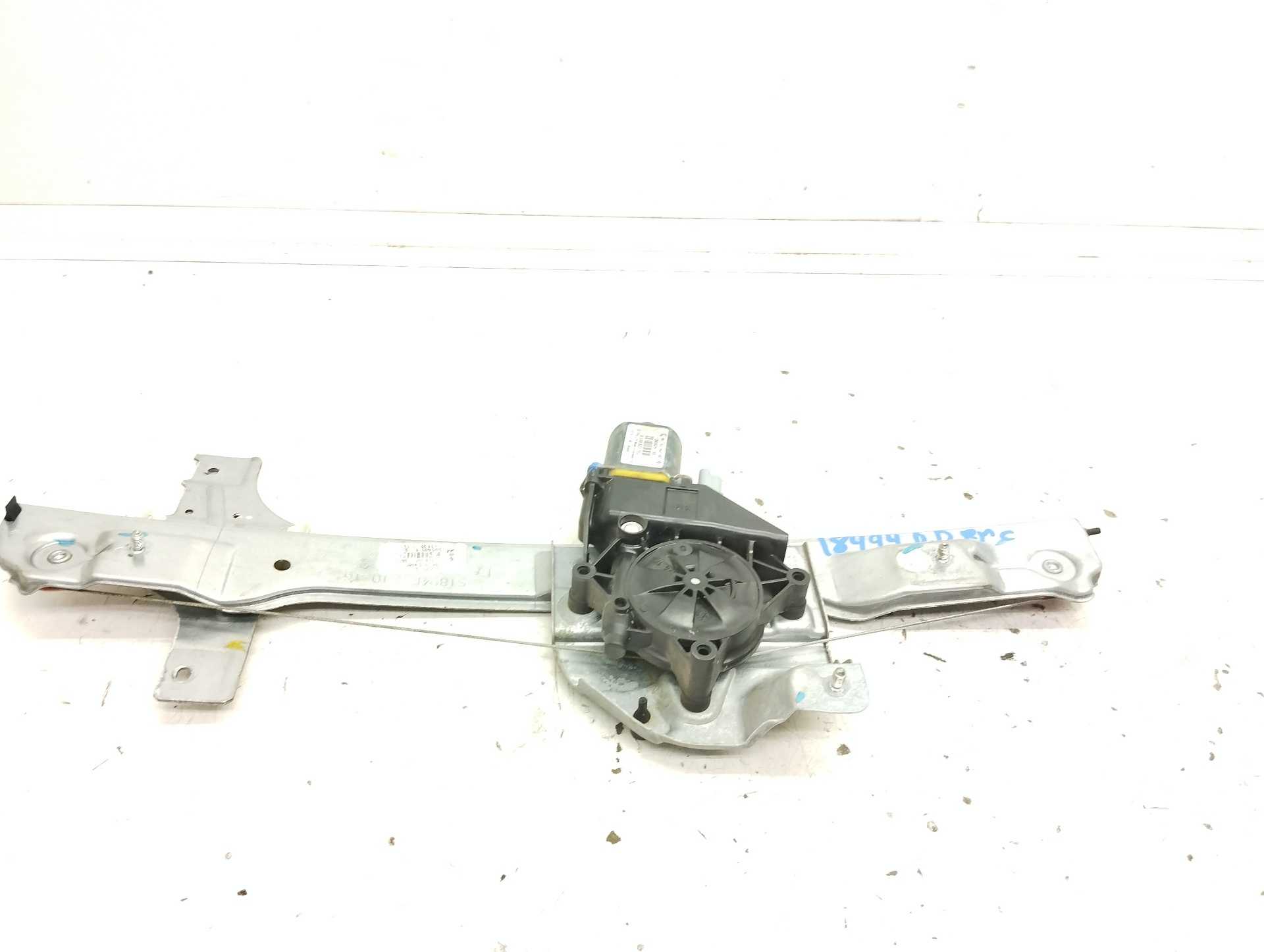 Recambio de elevalunas delantero derecho para peugeot 208 style referencia OEM IAM 9674254380 0130822702 BOSCH
