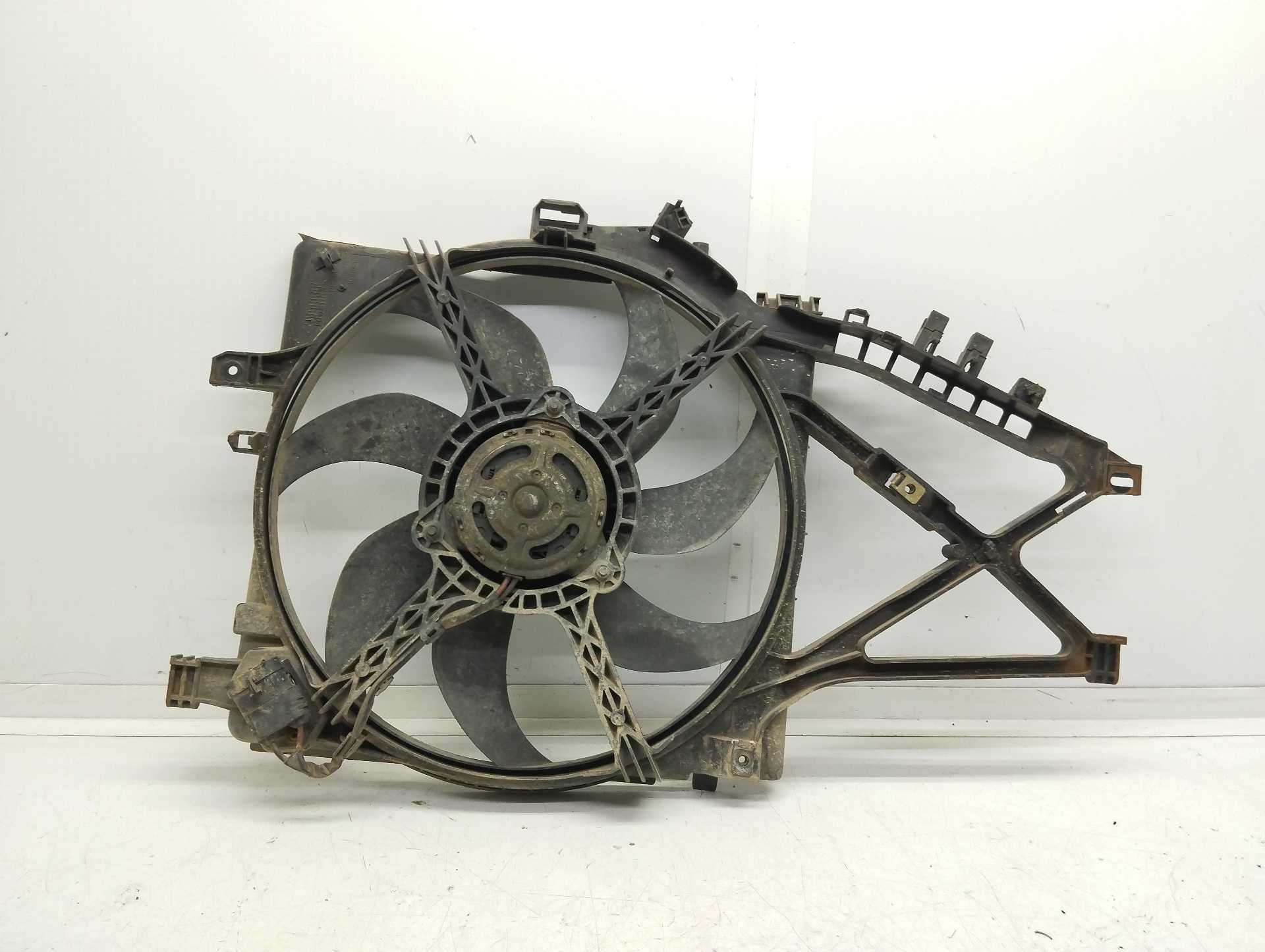 Recambio de electroventilador para opel corsa c blue line referencia OEM IAM 09129965  