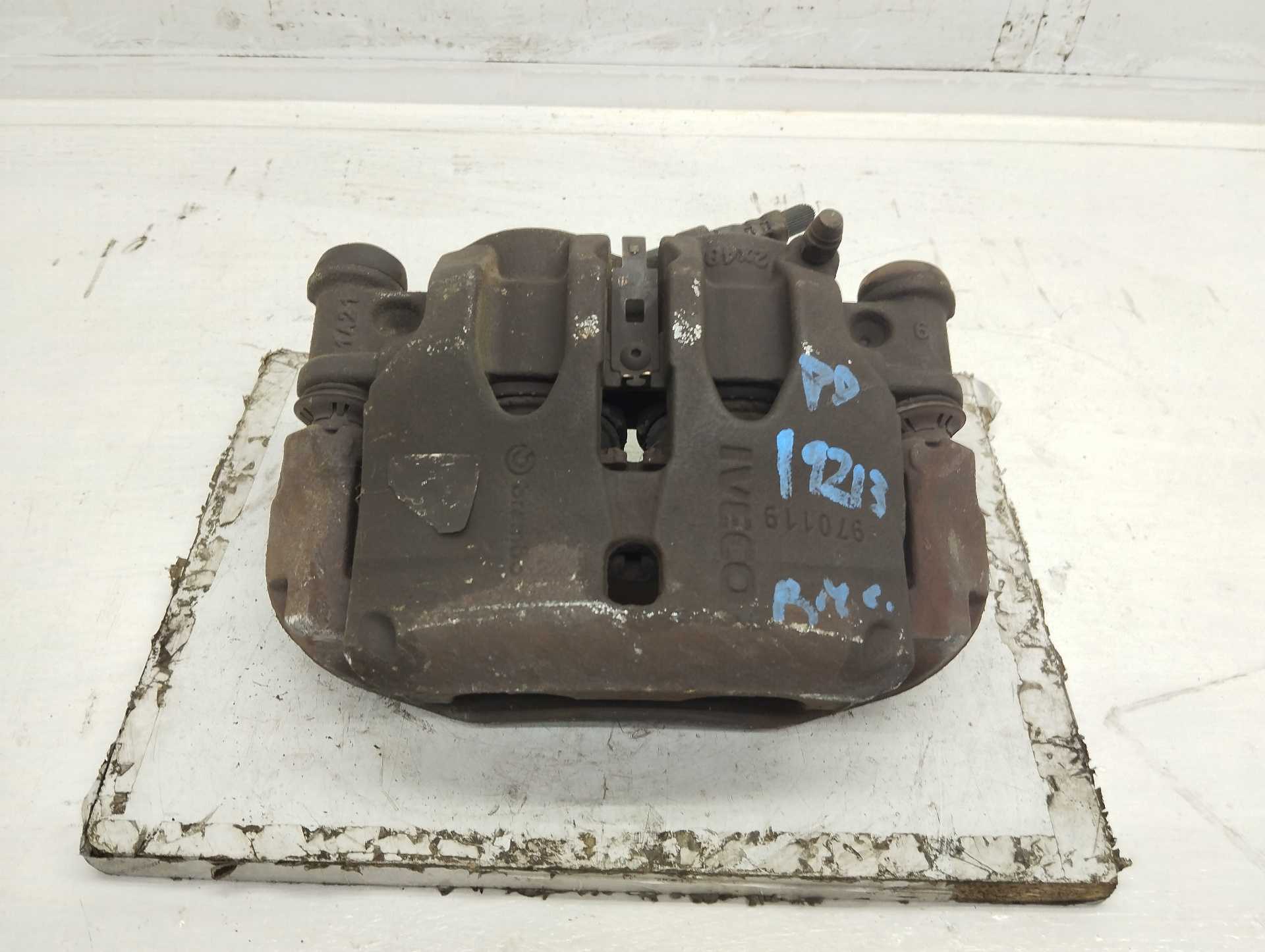 Recambio de pinza de freno delantera derecha para iveco 35s12 referencia OEM IAM  504354334 