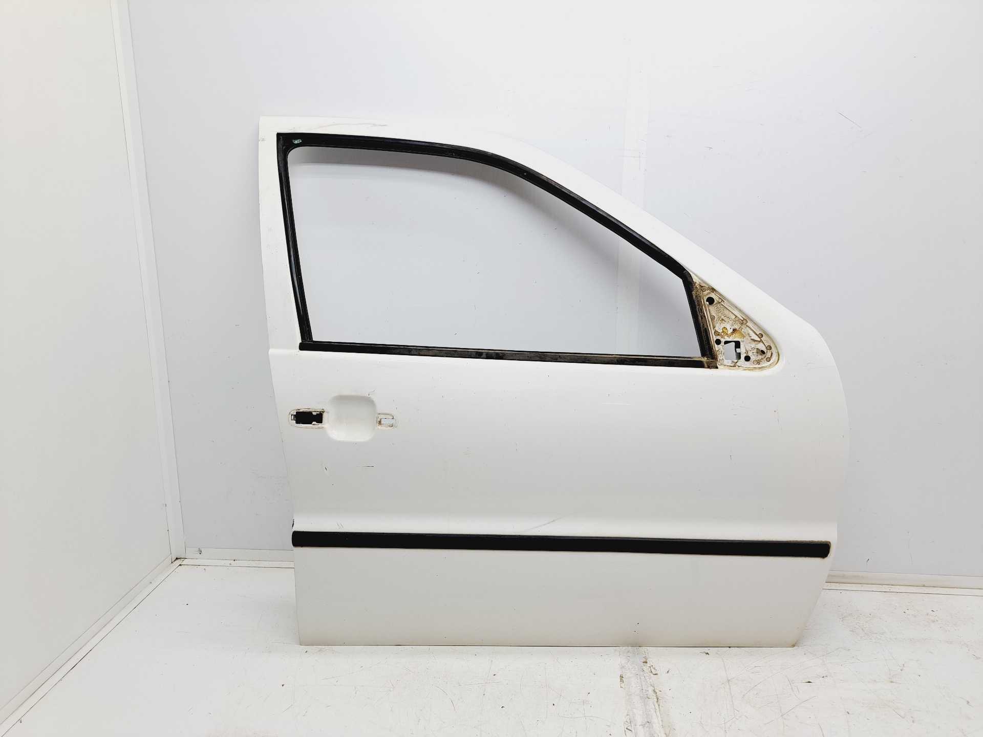 Recambio de puerta delantera derecha para volkswagen polo berlina (6n2) conceptline referencia OEM IAM   
