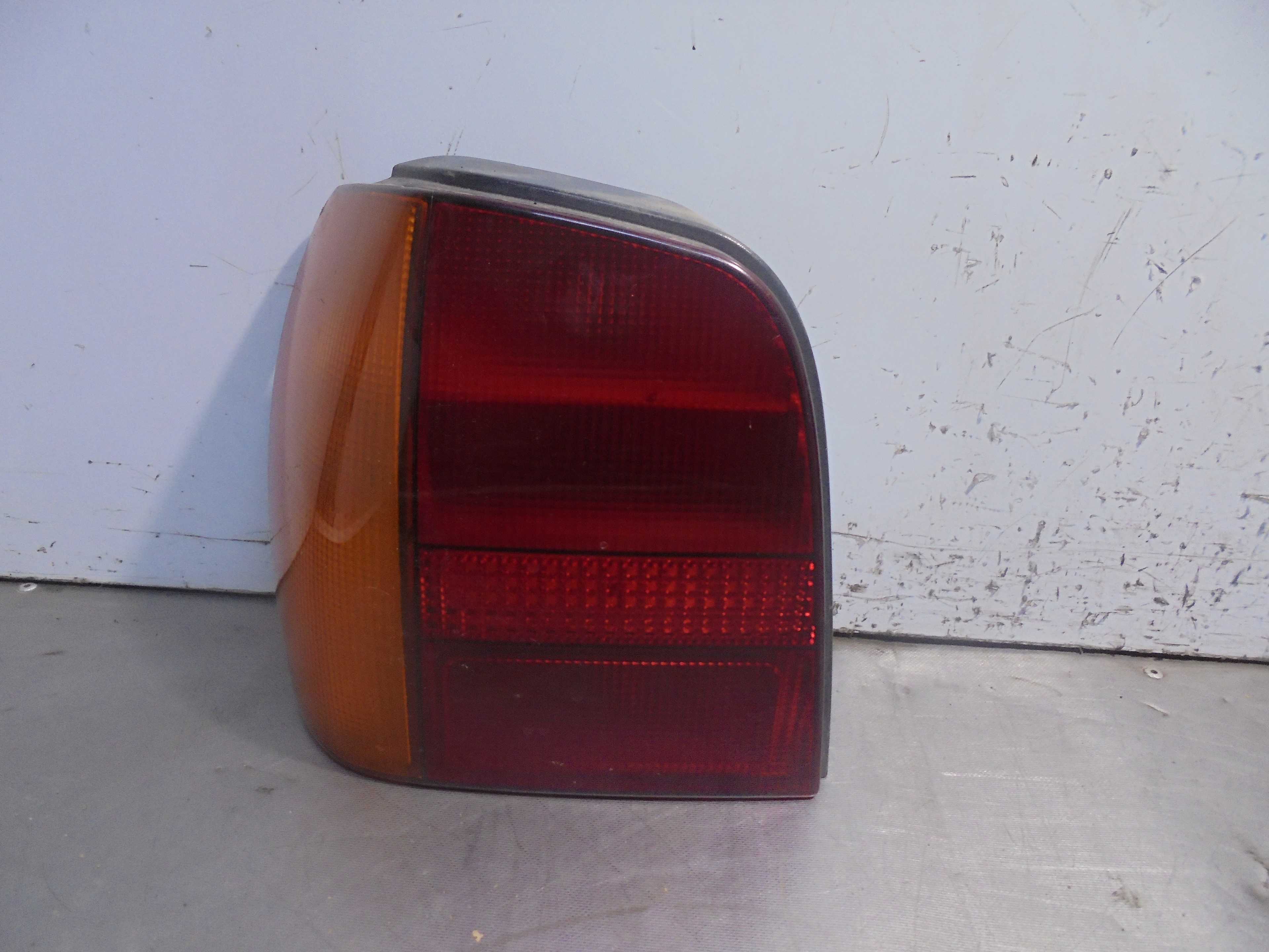 Recambio de piloto trasero izquierdo para volkswagen polo berlina (6n1) básico referencia OEM IAM 6N0945257A HELLA 