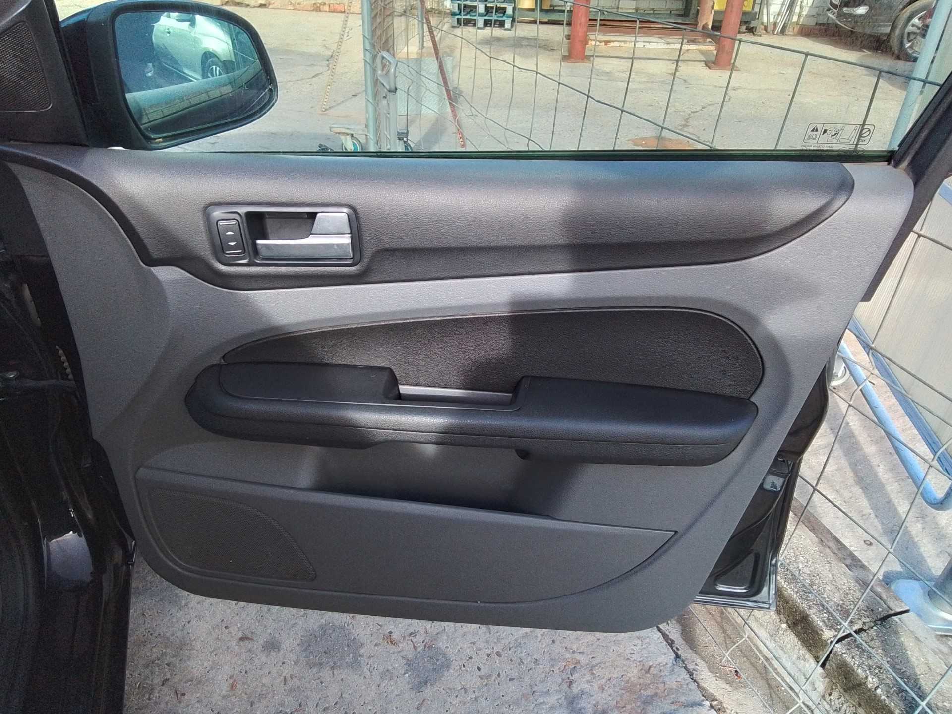 Recambio de guarnecido puerta delantera derecha para ford focus berlina (cap) ambiente (d) referencia OEM IAM   