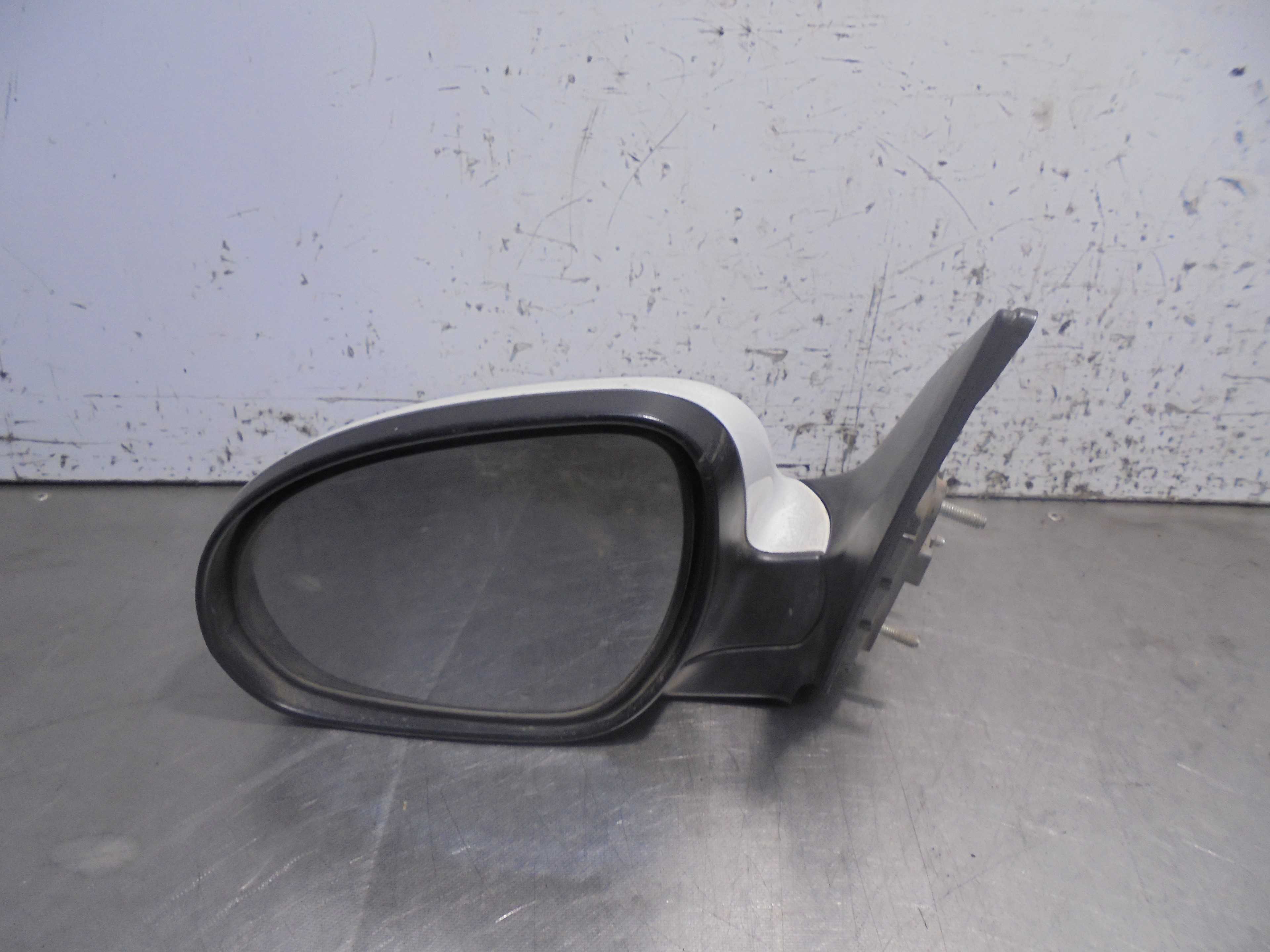 Recambio de retrovisor izquierdo para hyundai i30 1.6 crdi cat referencia OEM IAM  ELECTRICO 5 PUERTAS 5PINES 