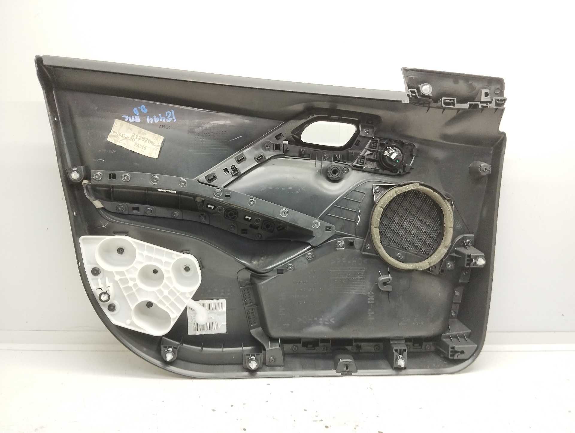 Recambio de guarnecido puerta delantera derecha para peugeot 208 style referencia OEM IAM 96763525ZD 491100112819 VISTEON