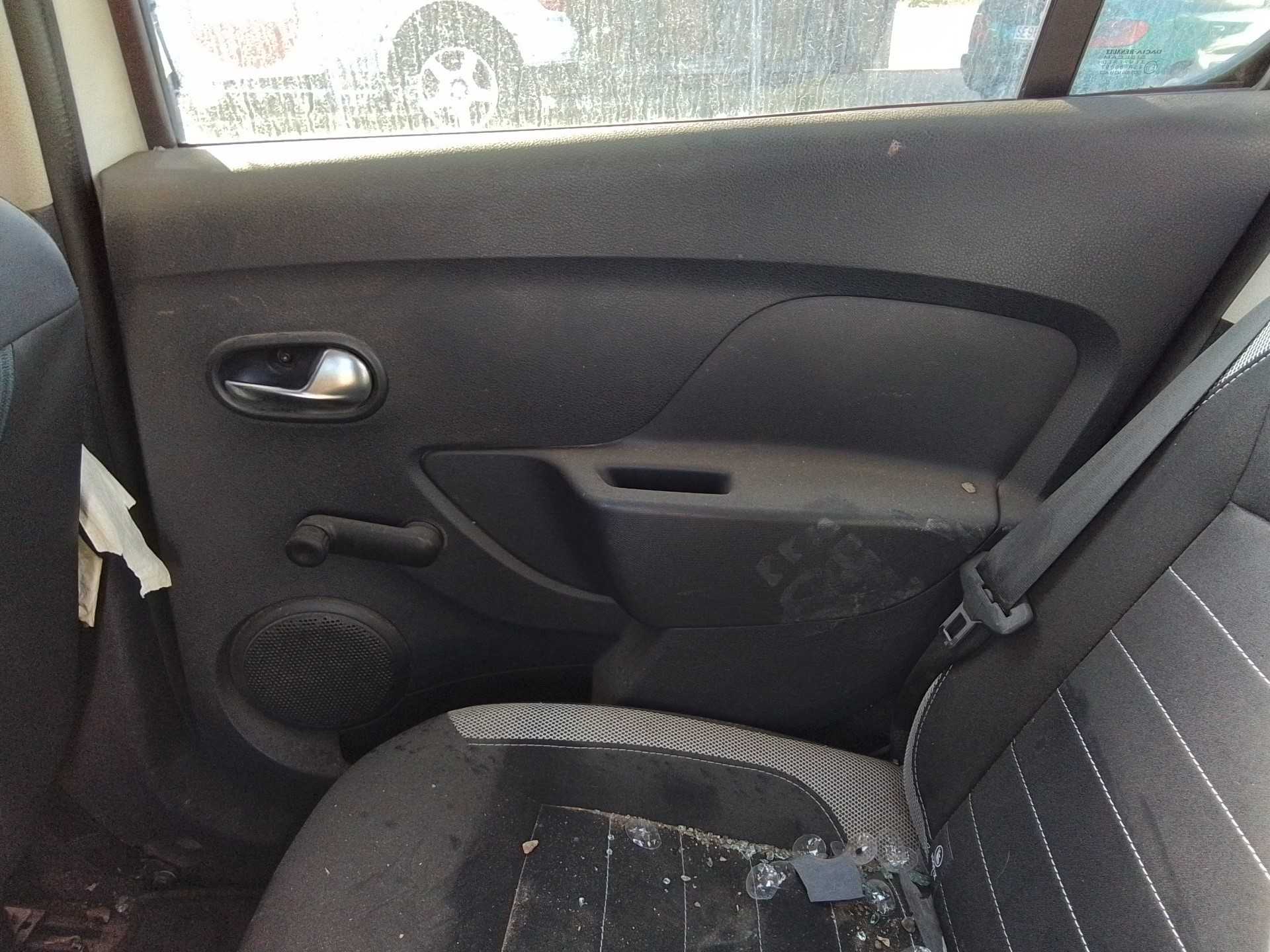 Recambio de guarnecido puerta trasera derecha para dacia sandero comfort referencia OEM IAM   