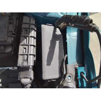 CAJA RELES / FUSIBLES 