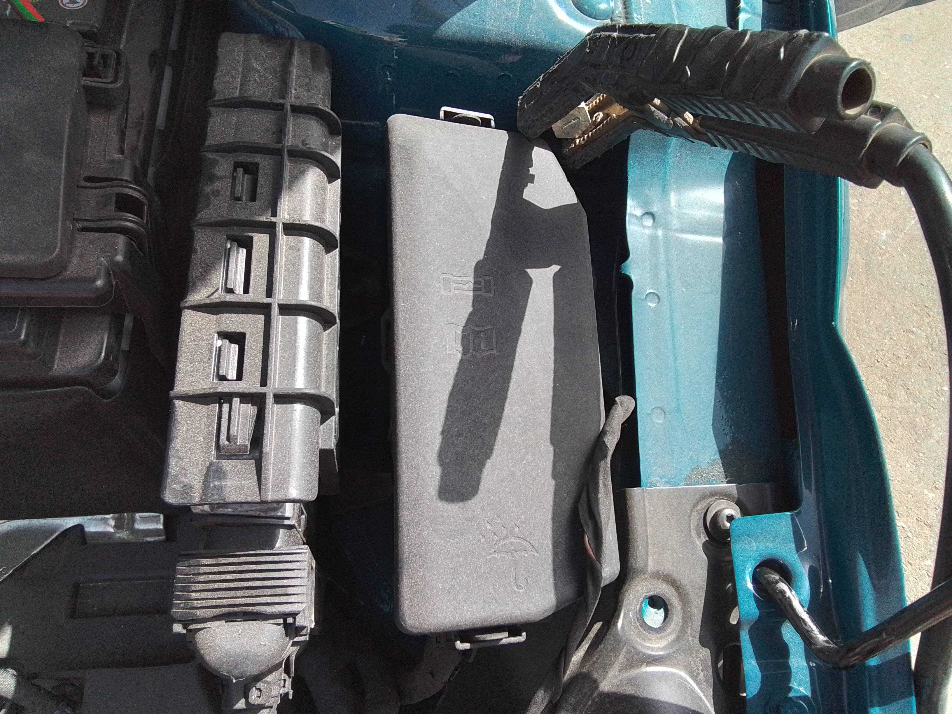 Recambio de caja reles / fusibles para volkswagen polo 1.0 tsi referencia OEM IAM   
