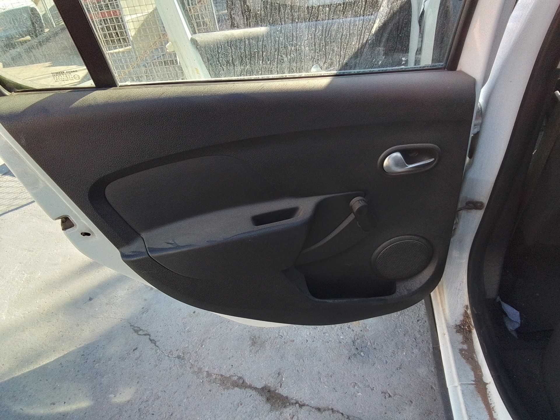 Recambio de guarnecido puerta trasera izquierda para dacia sandero comfort referencia OEM IAM   