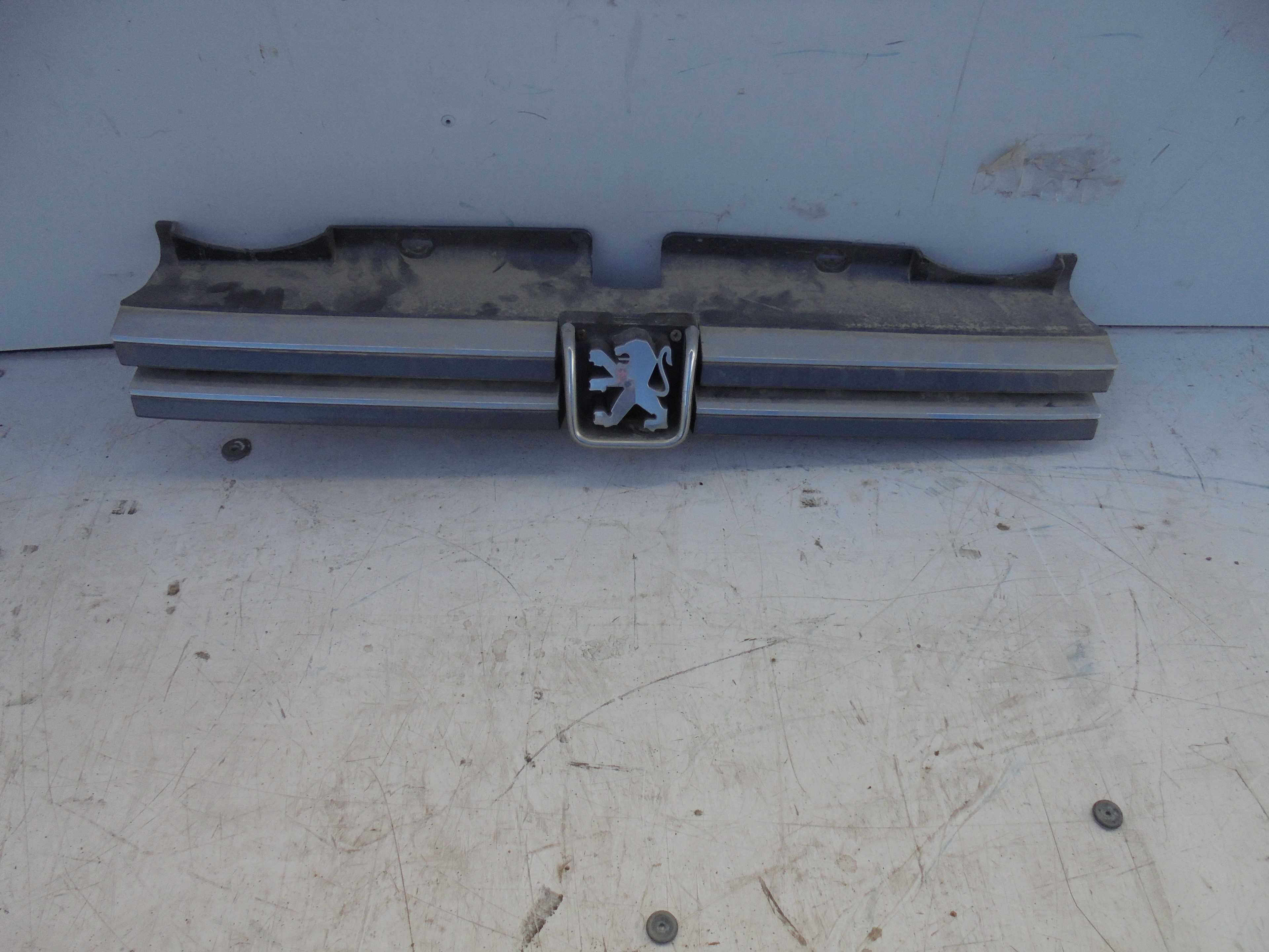 Recambio de rejilla delantera para peugeot 605 srdt referencia OEM IAM   
