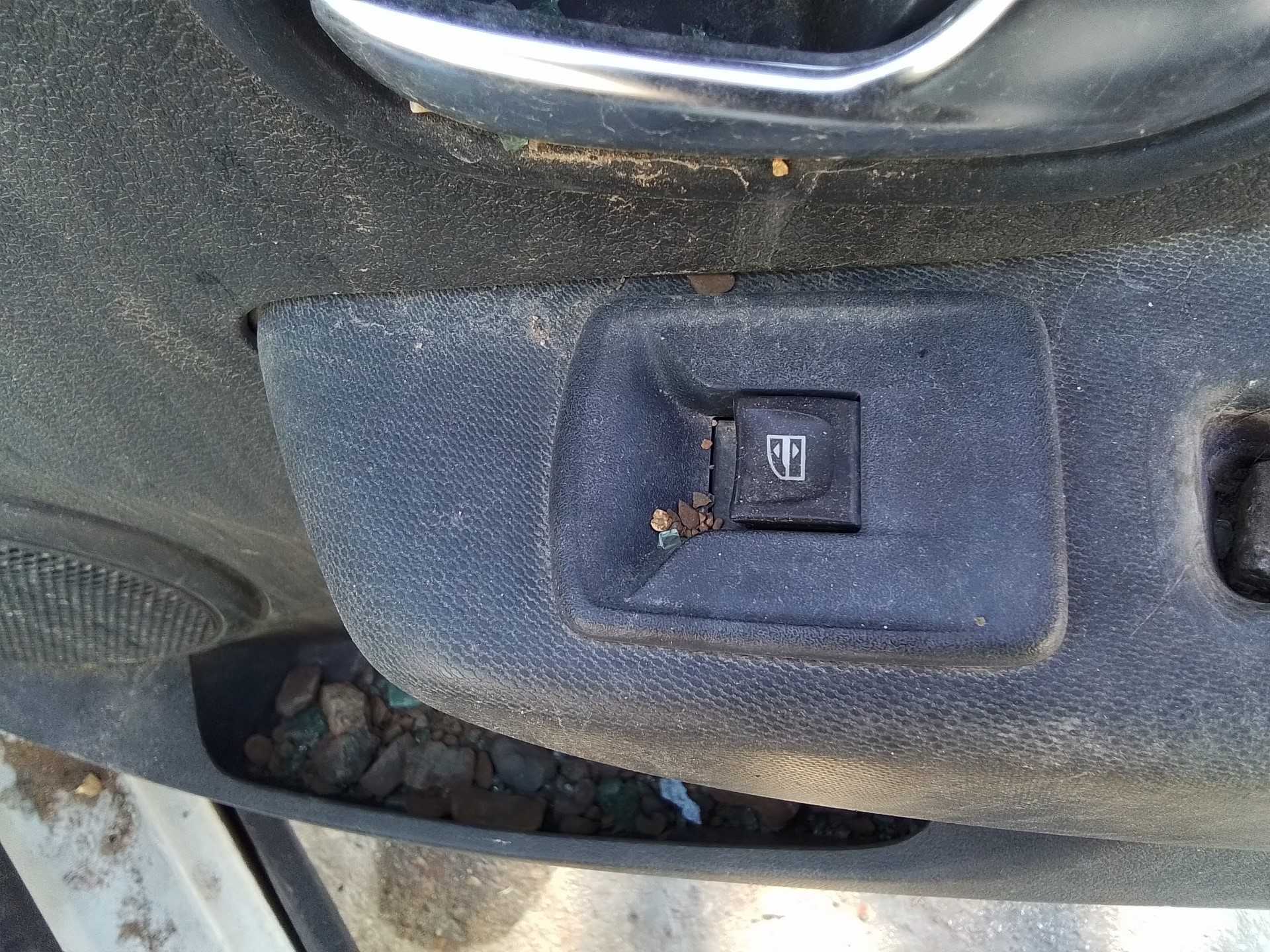 Recambio de mando elevalunas delantero derecho para dacia sandero comfort referencia OEM IAM   