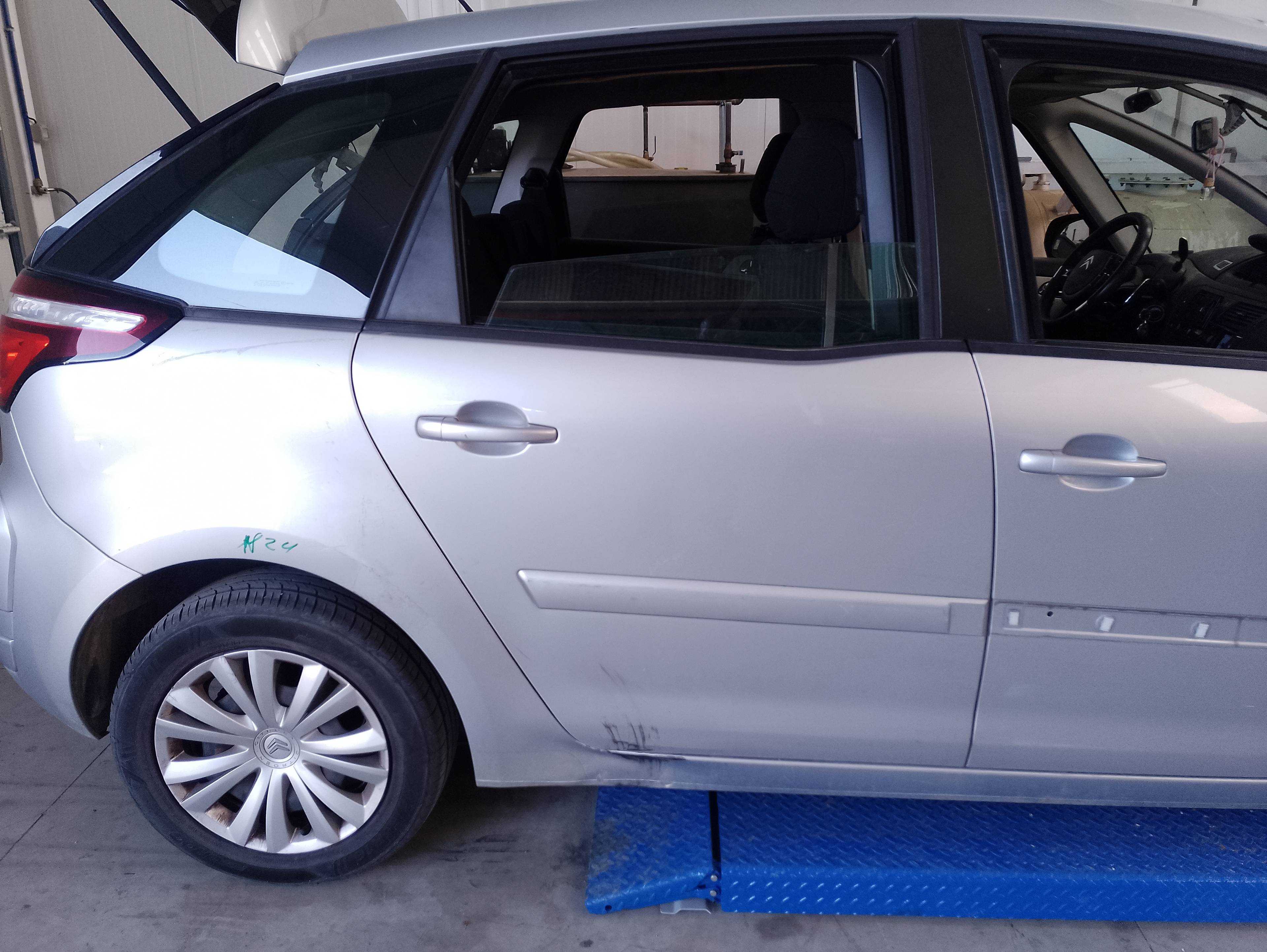 Recambio de puerta trasera derecha para citroën c4 picasso exclusive referencia OEM IAM 9008P7  