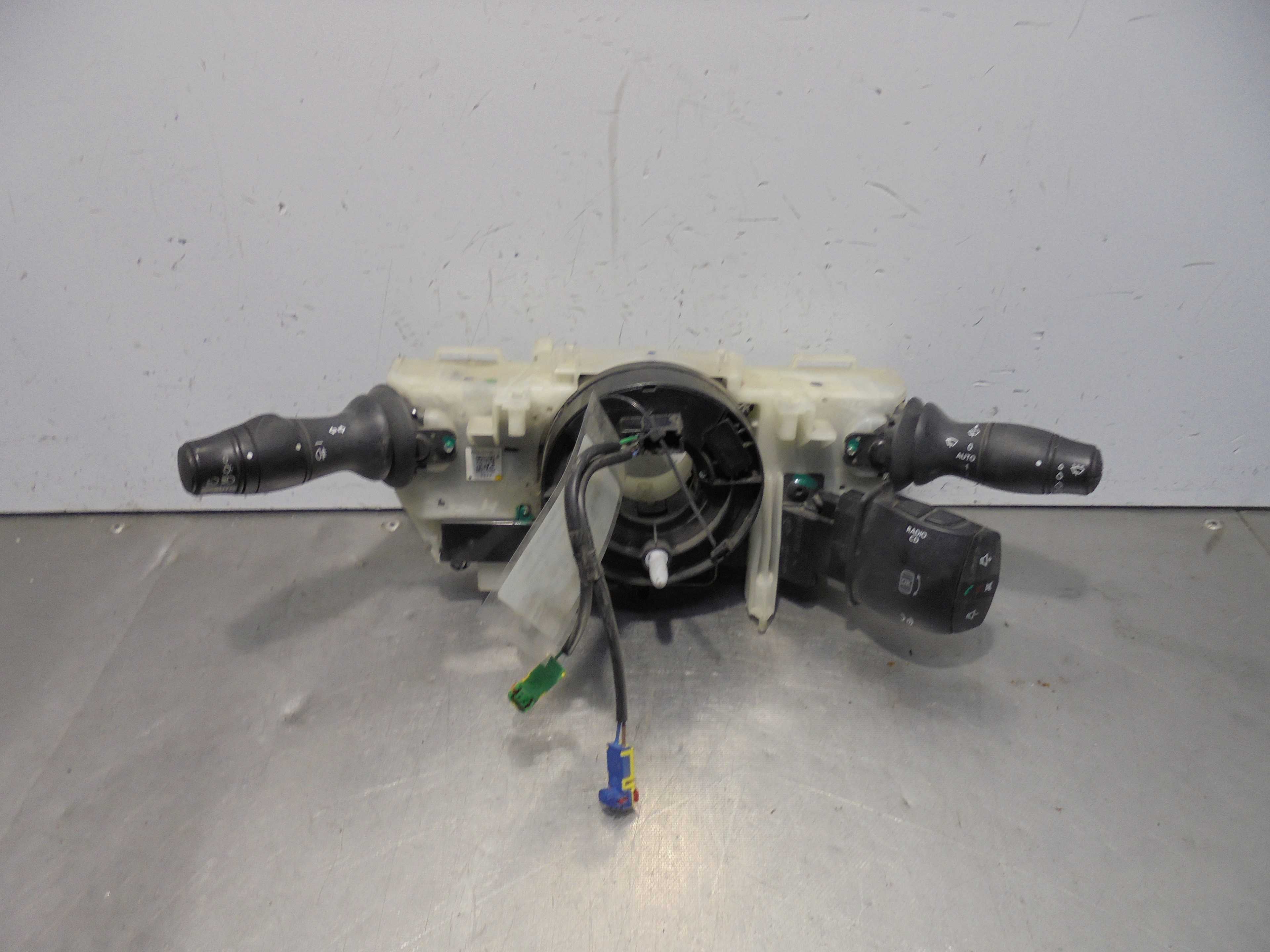 Recambio de mando luces/intermitencia (com2000) para renault latitude initiale referencia OEM IAM 255670023R  