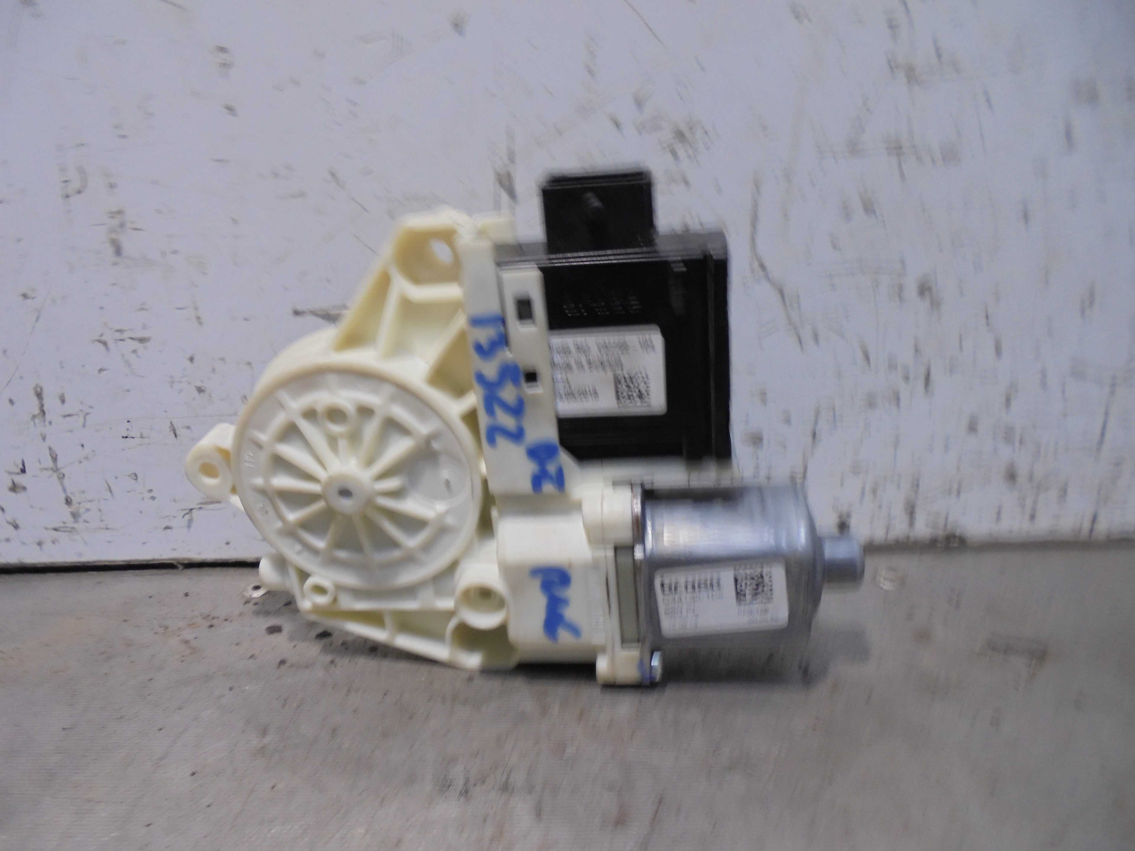 Recambio de motor elevalunas delantero izquierdo para jeep renegade 1.0 t-gdi cat referencia OEM IAM C44132104 BROSE 