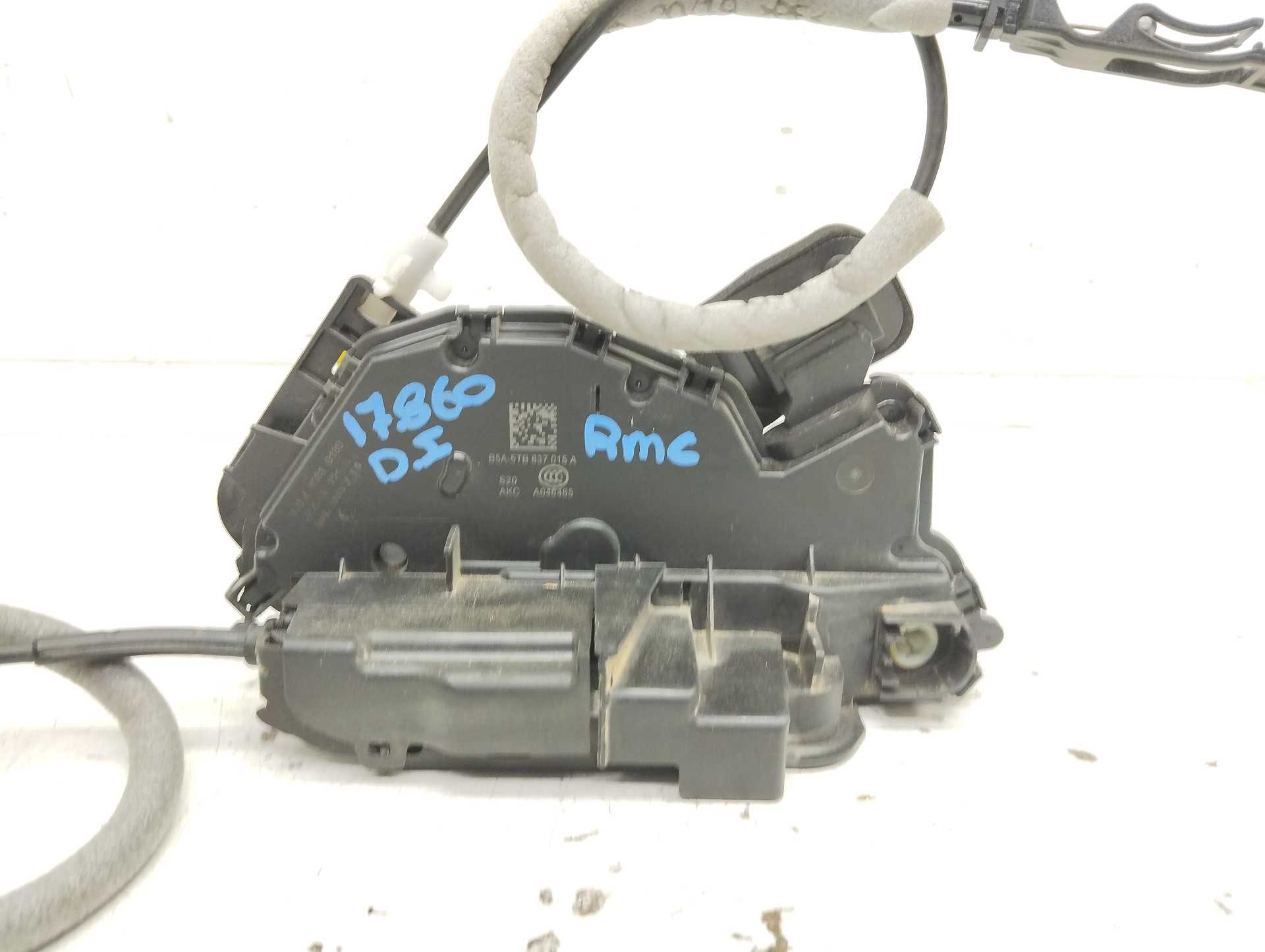 Recambio de cerradura puerta delantera izquierda para volkswagen polo 1.0 tsi referencia OEM IAM 5TB837015A A046465 